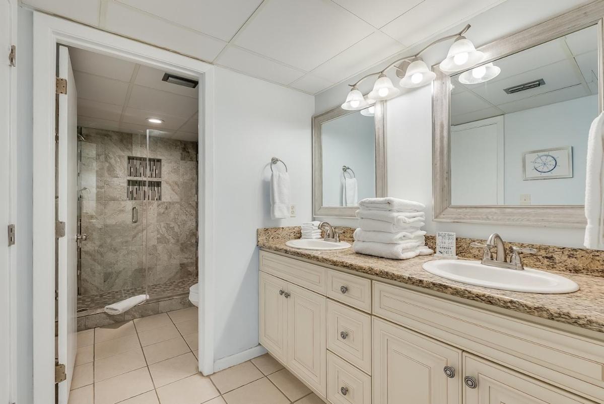 Apartment Edgewater T2 #911 Sleeps 10 With Amazing Sunsets! Panama City Beach