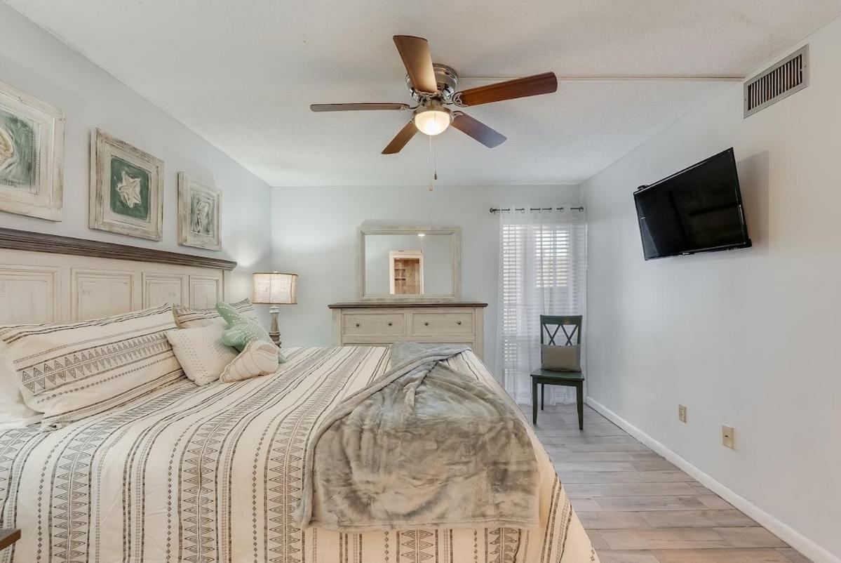 Edgewater T2 #911 Sleeps 10 With Amazing Sunsets! Apartment *