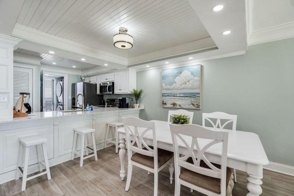 Edgewater T1 #709 - Sleeps 6 Amazing Gulf Views! *