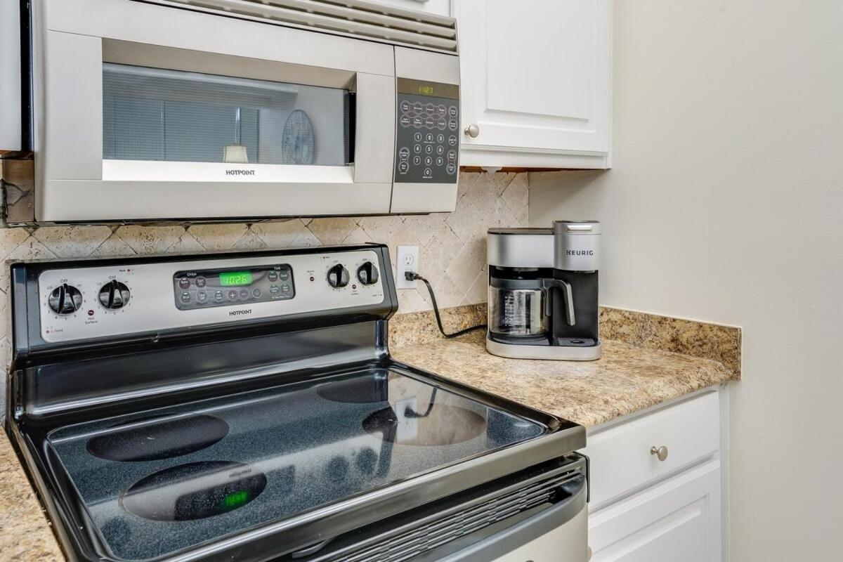 Moondrifter 305 - 2 Bedroom - Oceanfront Sleeps 6 * Panama City Beach