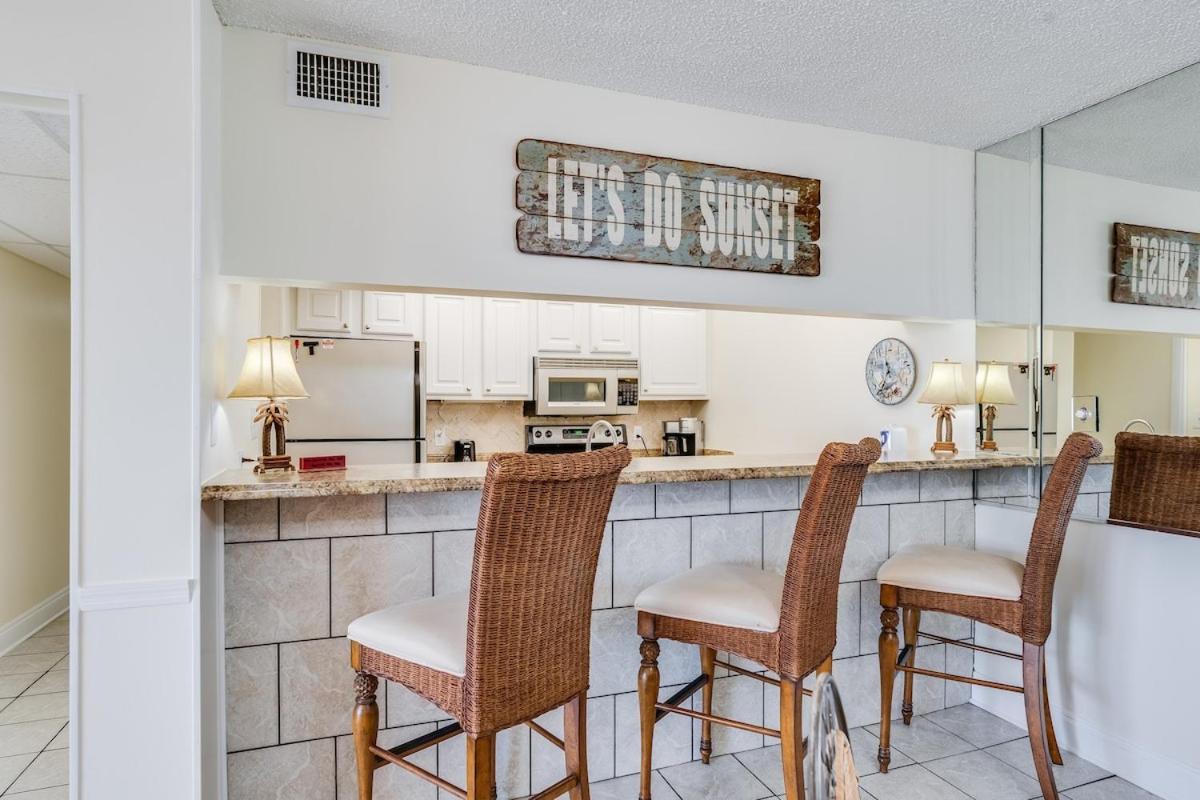 Moondrifter 305 - 2 Bedroom - Oceanfront Sleeps 6 Apartment