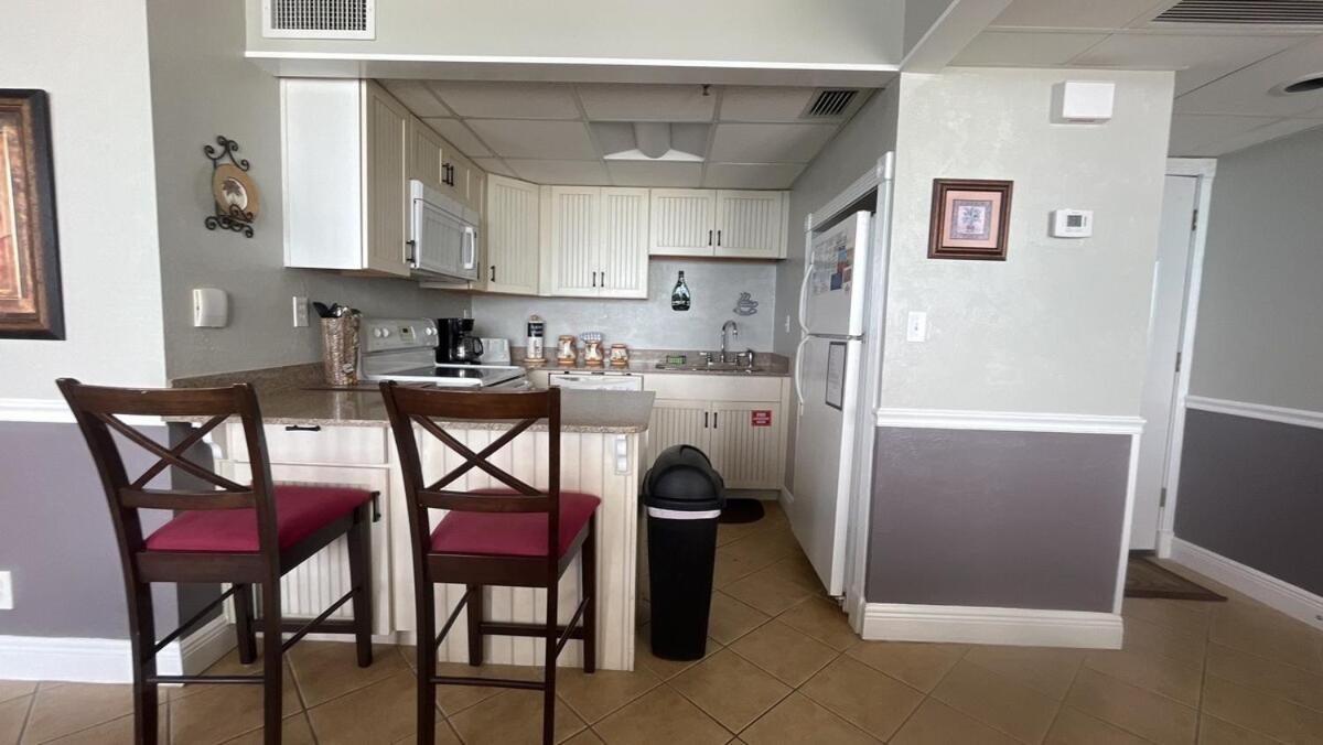 Apartment Sunbird 11th Floor Free Chairs - By Sunbird *