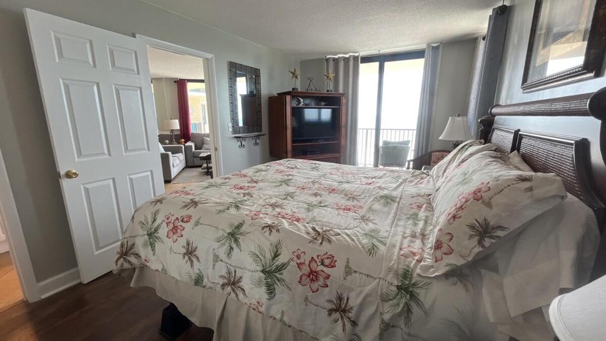 Sunbird 11th Floor Free Chairs - By Sunbird * Panama City Beach
