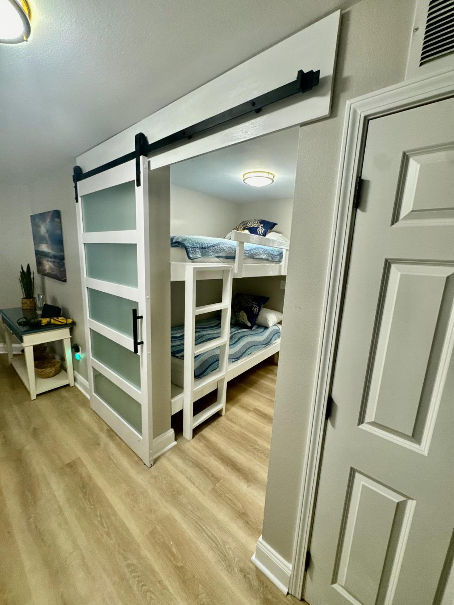 Spacious 4bd Gulfview Condo! 5 Pools! Free Chairs! By Dolce Getaways *