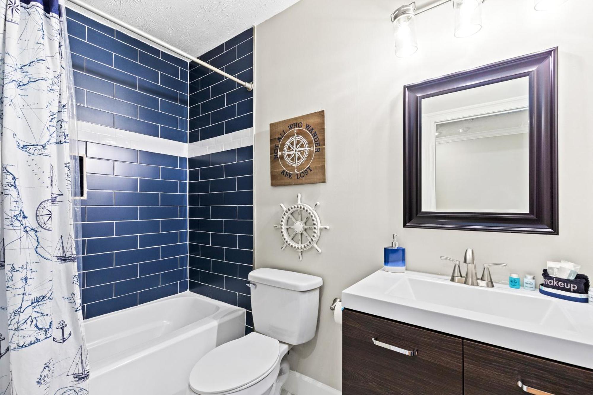 Sailors Cove: 5-bedroom, 45 Baths, Sleeps 12! Steps Away From The Beach!