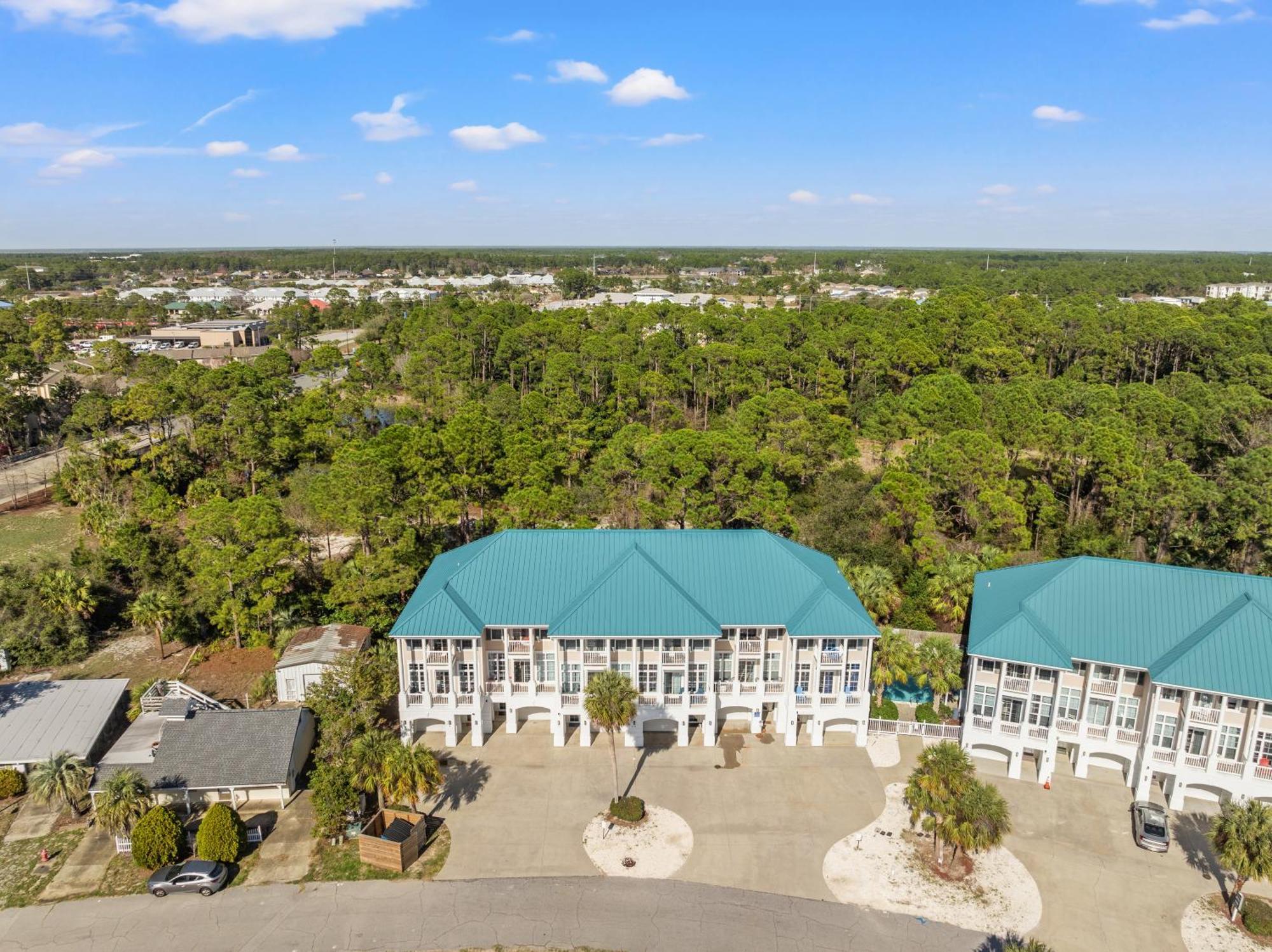 Holiday home Sailors Cove: 5-bedroom, 45 Baths, Sleeps 12! Steps Away From The Beach! Panama City Beach
