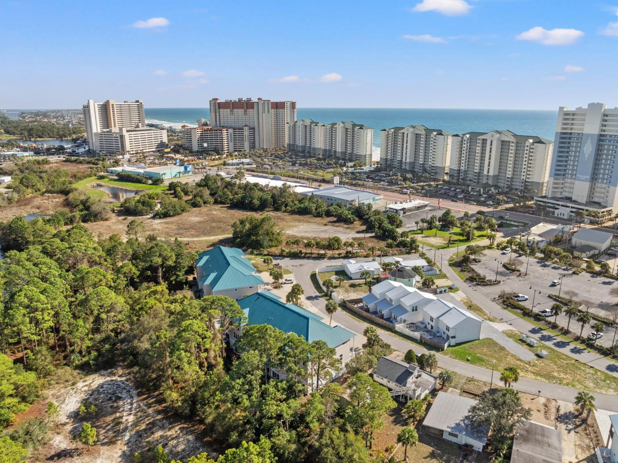 Sailors Cove: 5-bedroom, 45 Baths, Sleeps 12! Steps Away From The Beach! Holiday home *