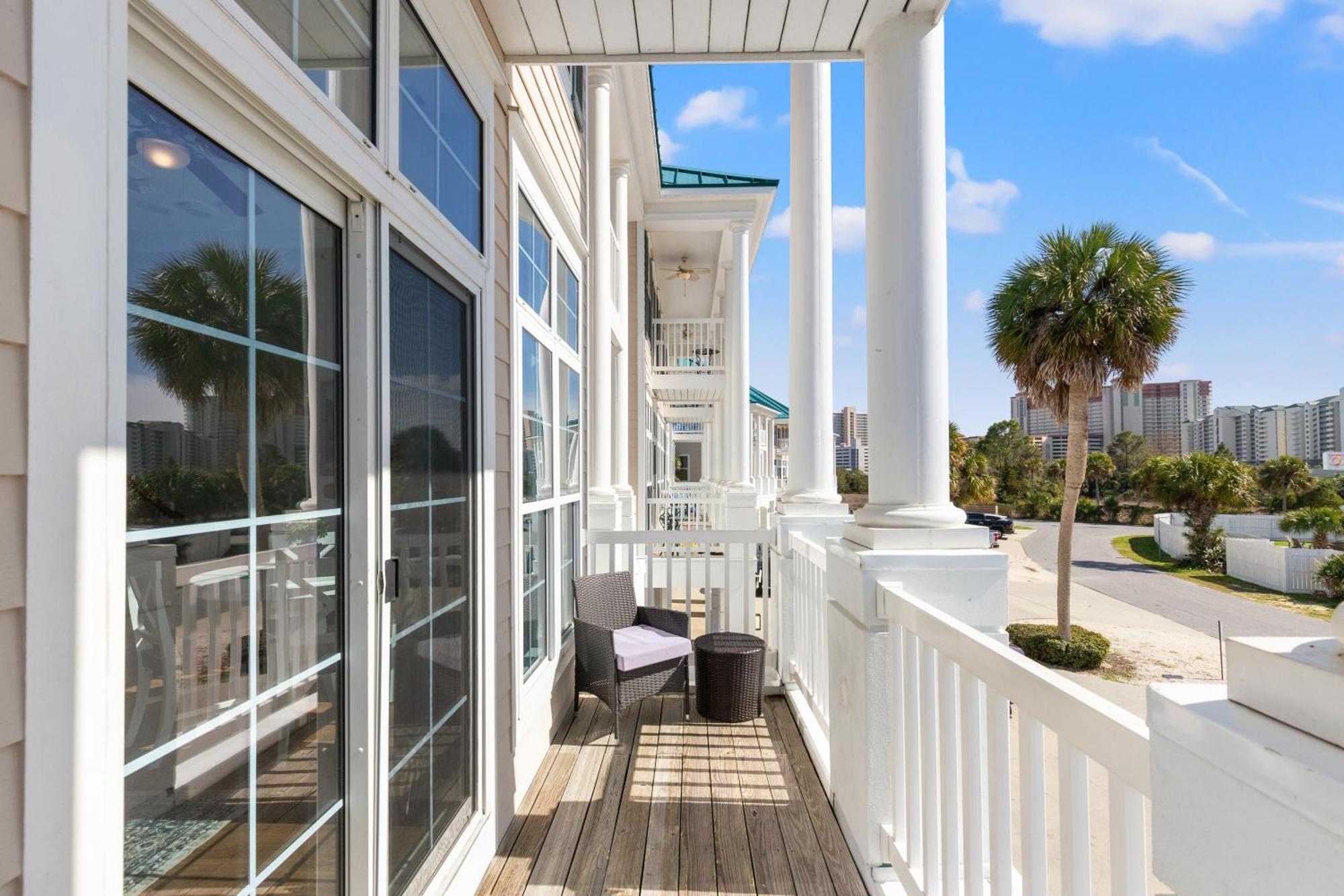 Sailors Cove: 5-bedroom, 45 Baths, Sleeps 12! Steps Away From The Beach! * Panama City Beach