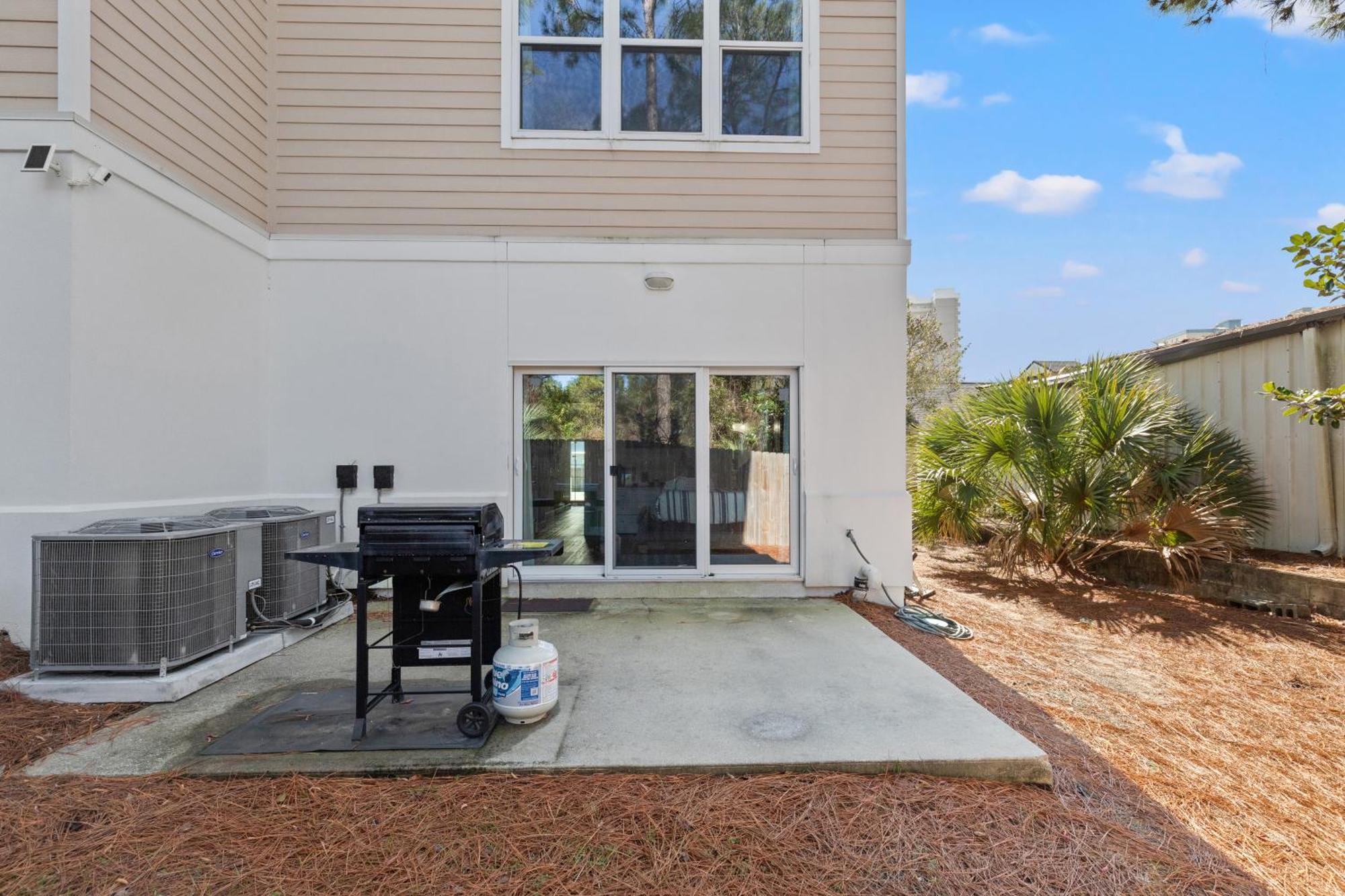 Sailors Cove: 5-bedroom, 45 Baths, Sleeps 12! Steps Away From The Beach!