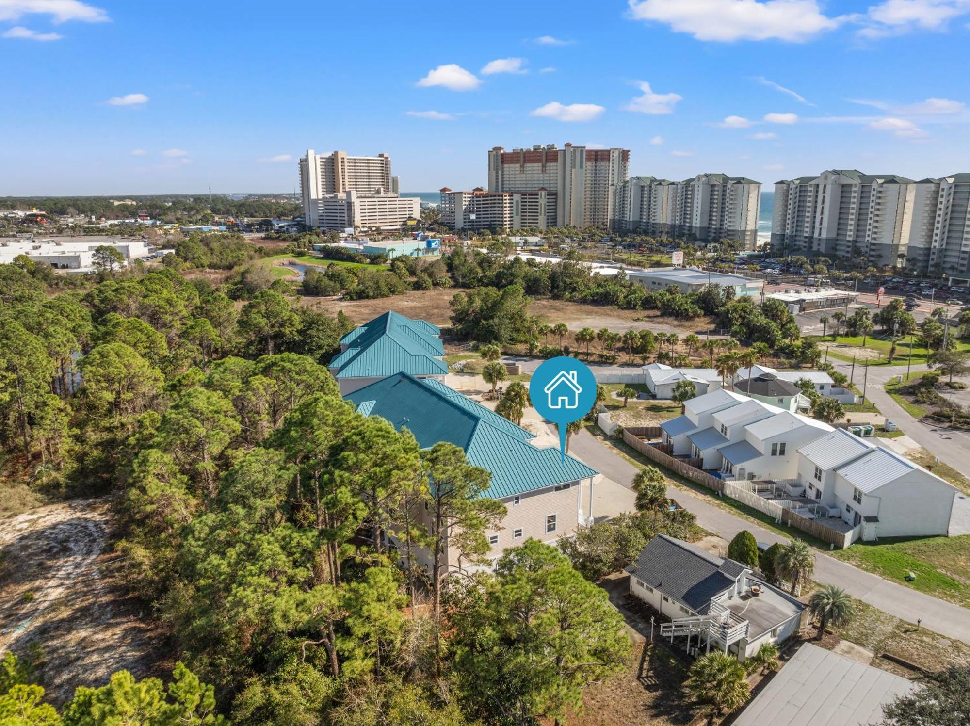 Sailors Cove: 5-bedroom, 45 Baths, Sleeps 12! Steps Away From The Beach! *