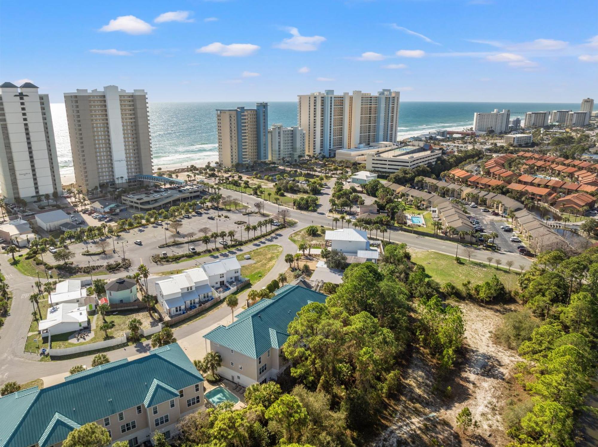 Sailors Cove: 5-bedroom, 45 Baths, Sleeps 12! Steps Away From The Beach! Panama City Beach
