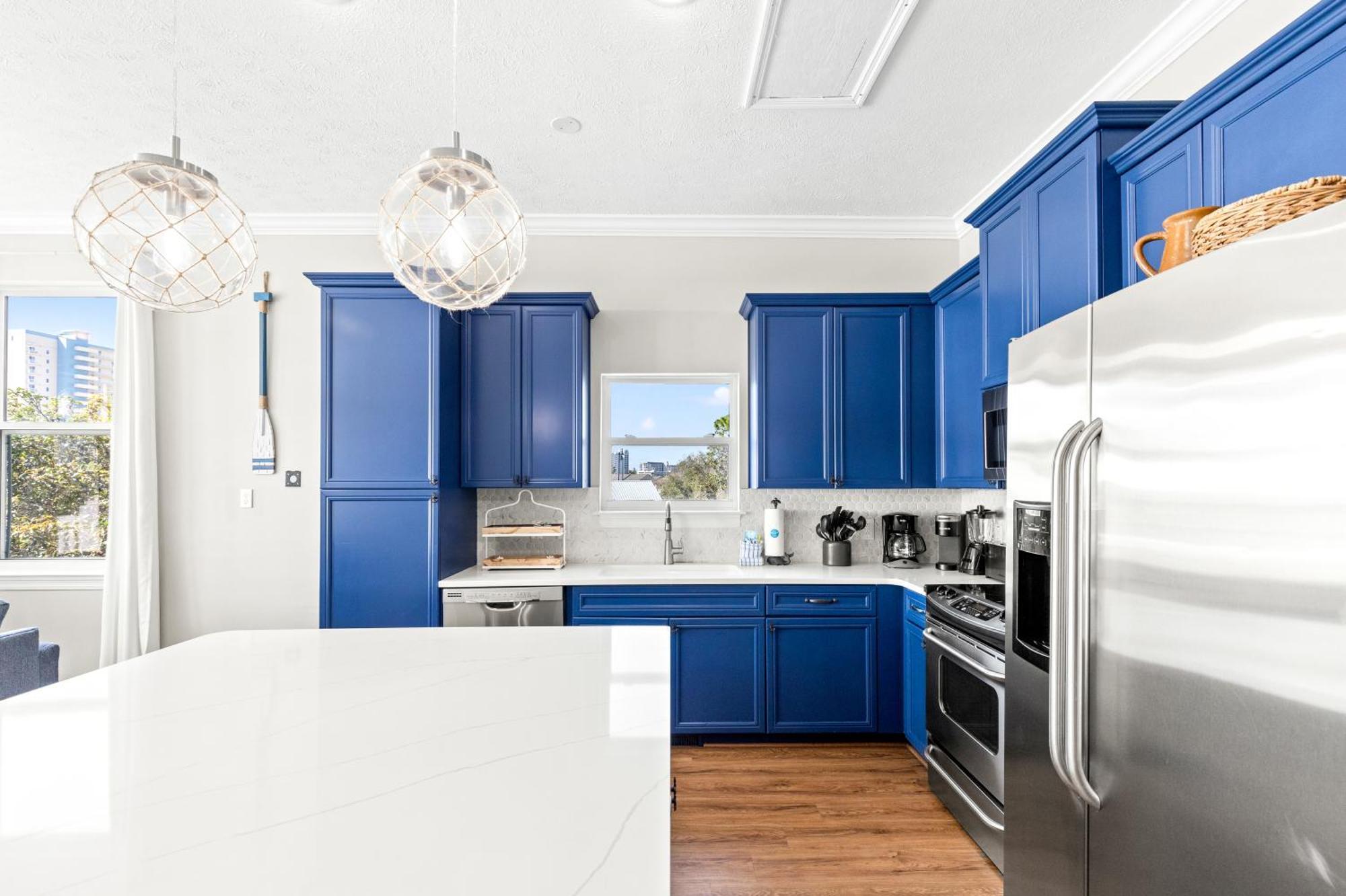 Sailors Cove: 5-bedroom, 45 Baths, Sleeps 12! Steps Away From The Beach! Holiday home *