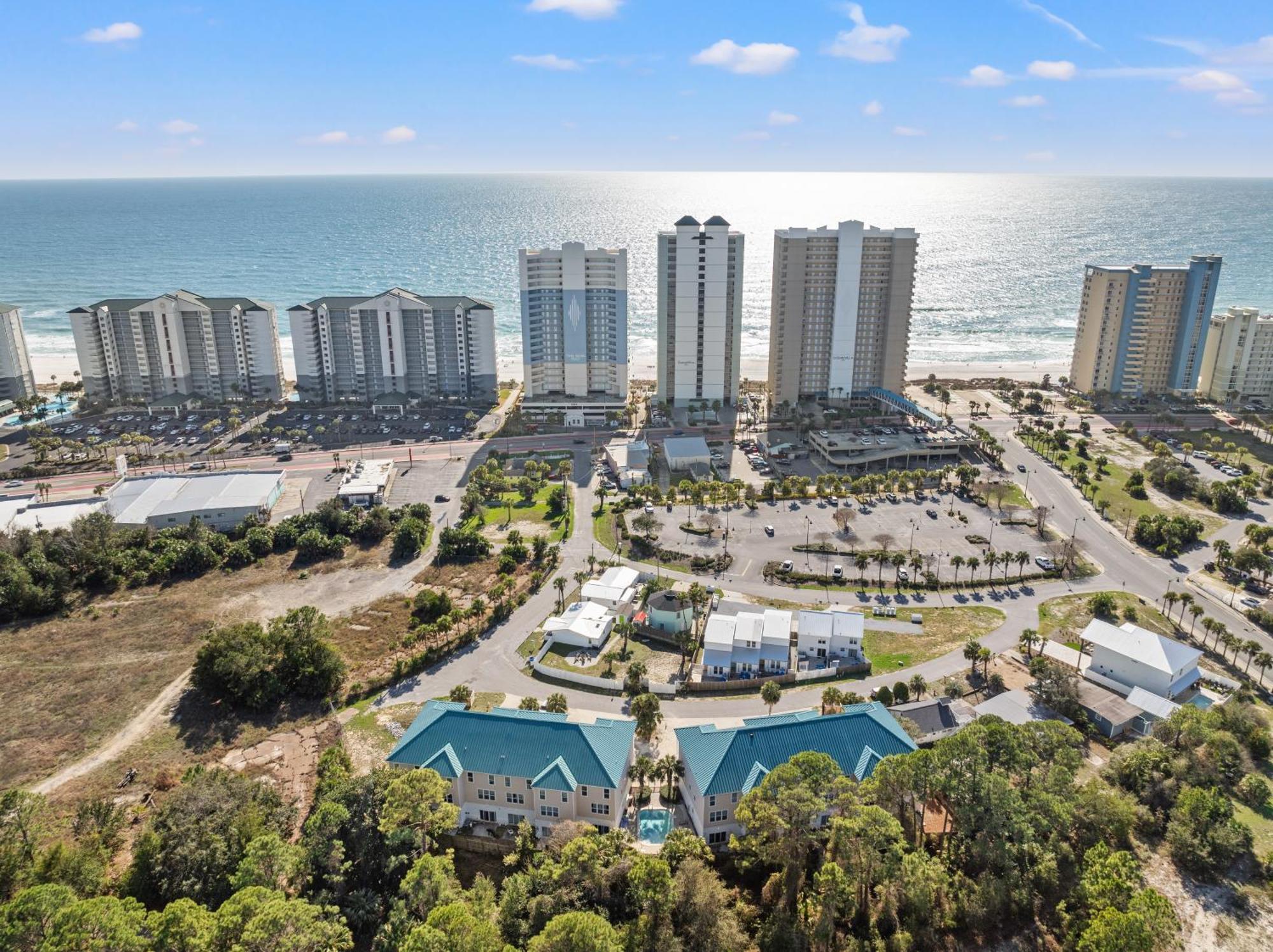 Sailors Cove: 5-bedroom, 45 Baths, Sleeps 12! Steps Away From The Beach! *