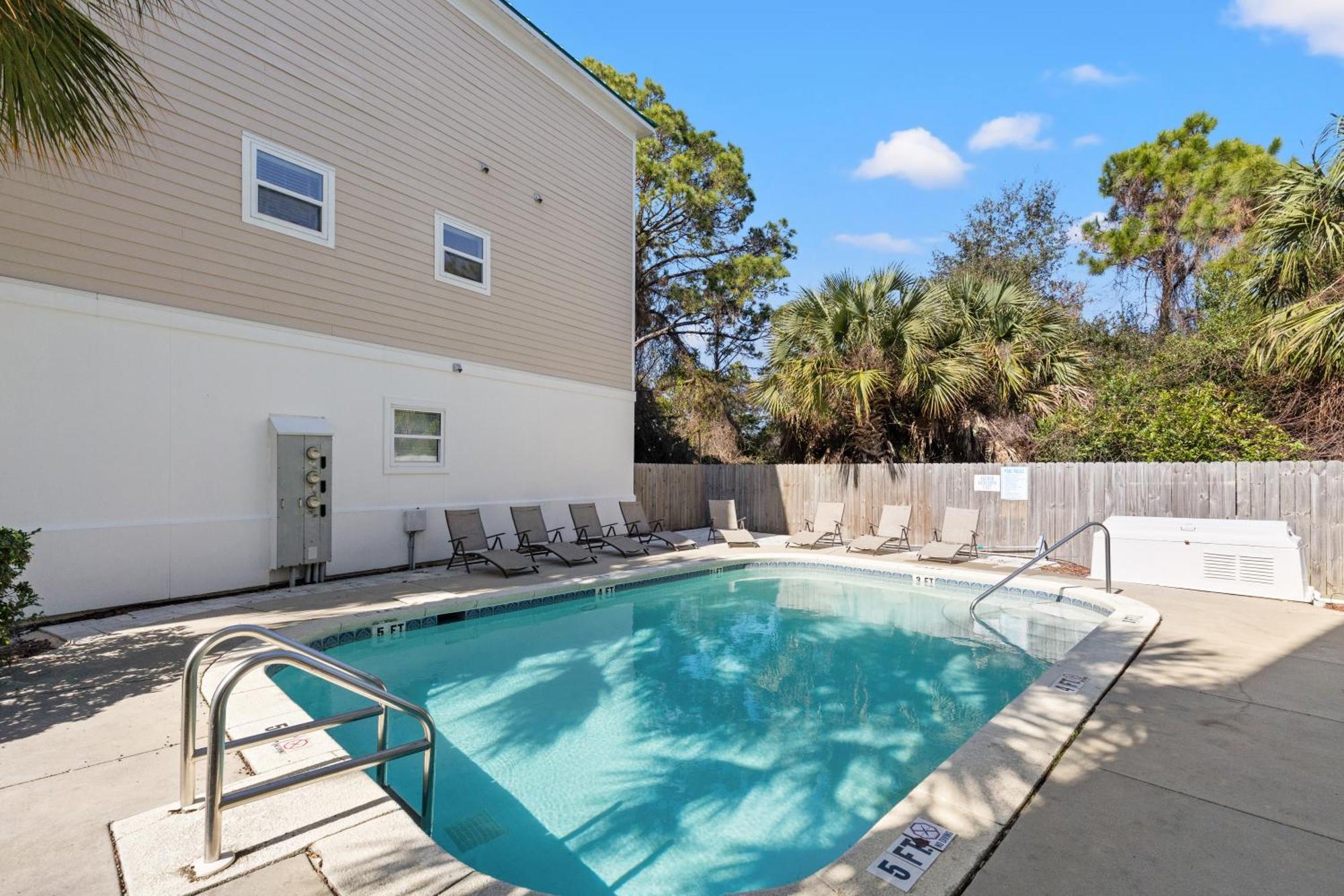 Sailors Cove: 5-bedroom, 45 Baths, Sleeps 12! Steps Away From The Beach! Holiday home Panama City Beach