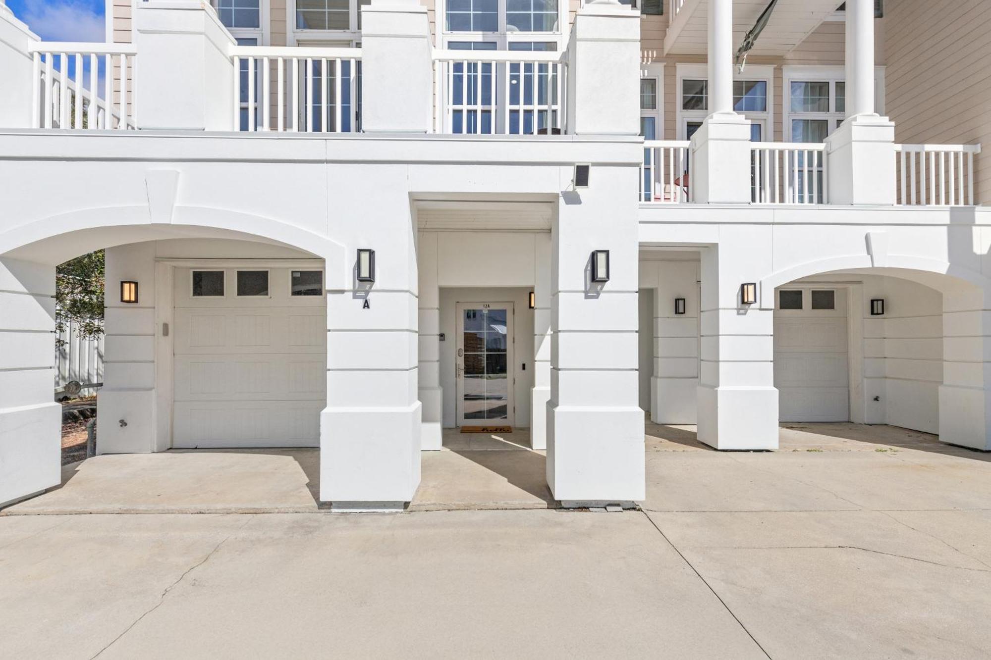 Sailors Cove: 5-bedroom, 45 Baths, Sleeps 12! Steps Away From The Beach! *