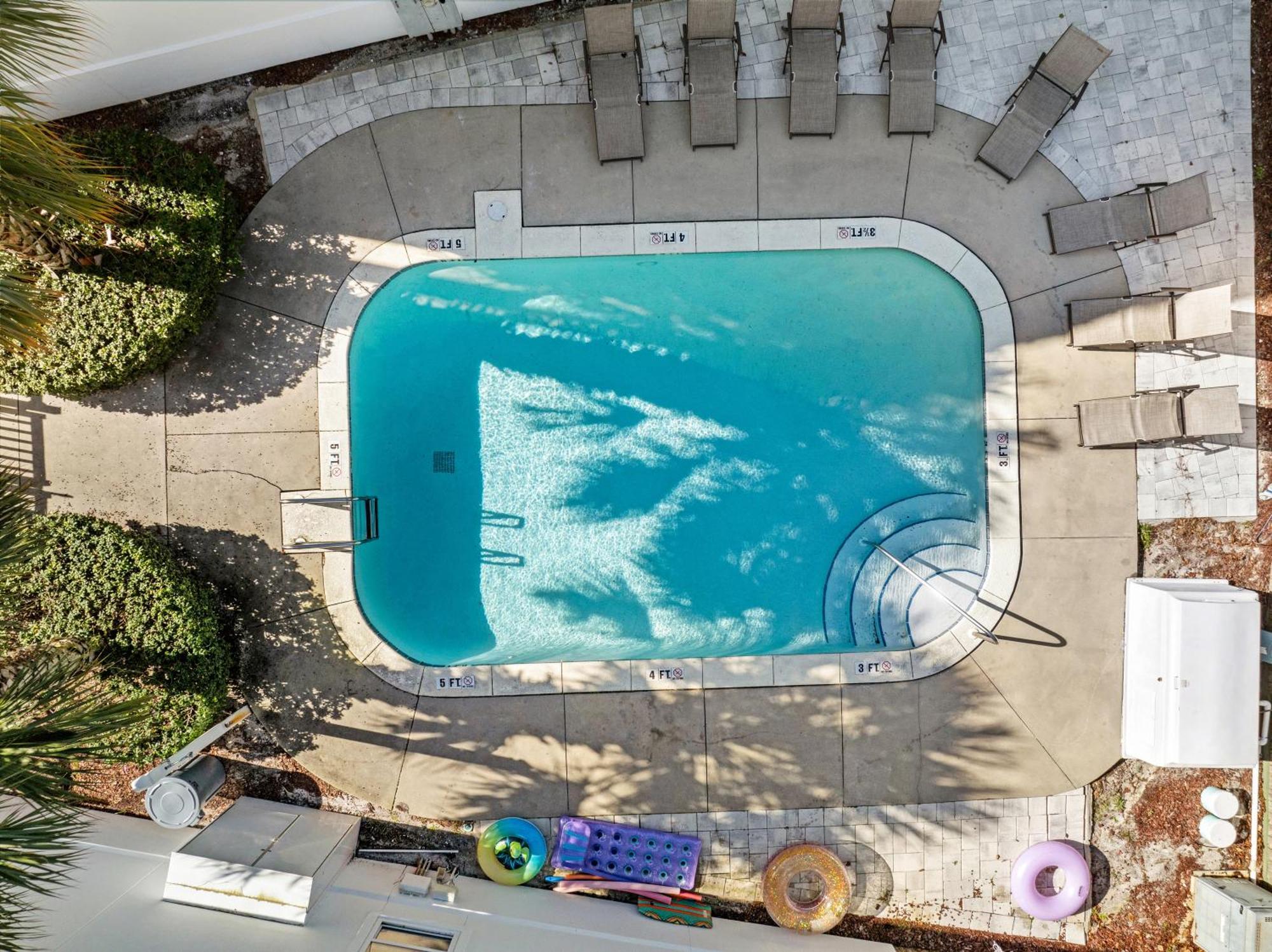 Sailors Cove: 5-bedroom, 45 Baths, Sleeps 12! Steps Away From The Beach! Holiday home *