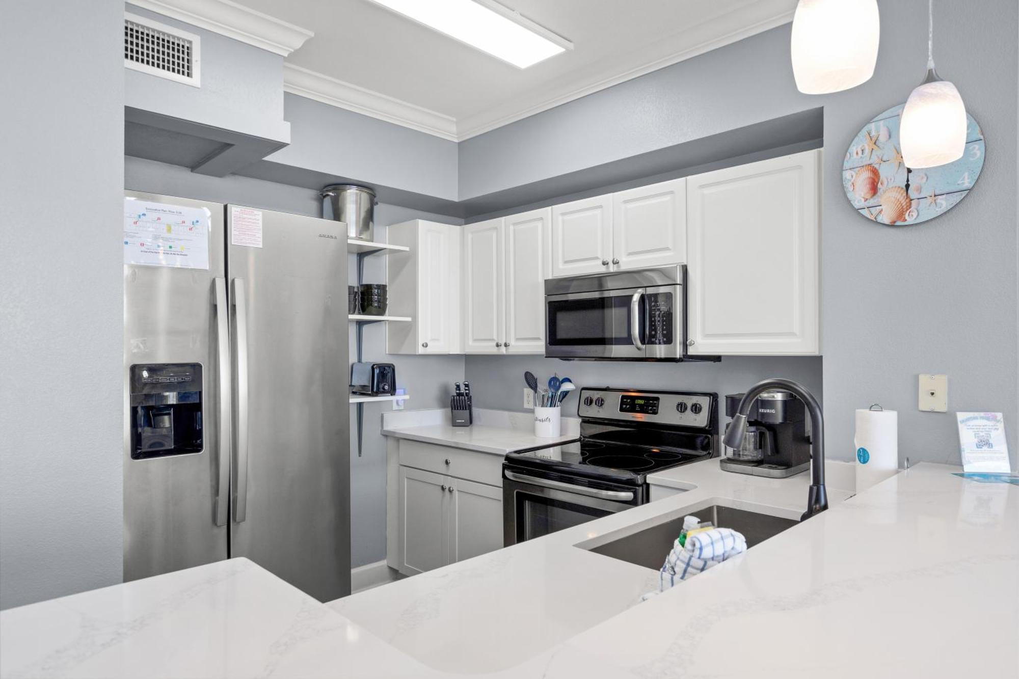 Tidewater Escape: 1br/2ba Beachfront Condo, Sleeps 6, Gulf Views & Comfort! Panama City Beach