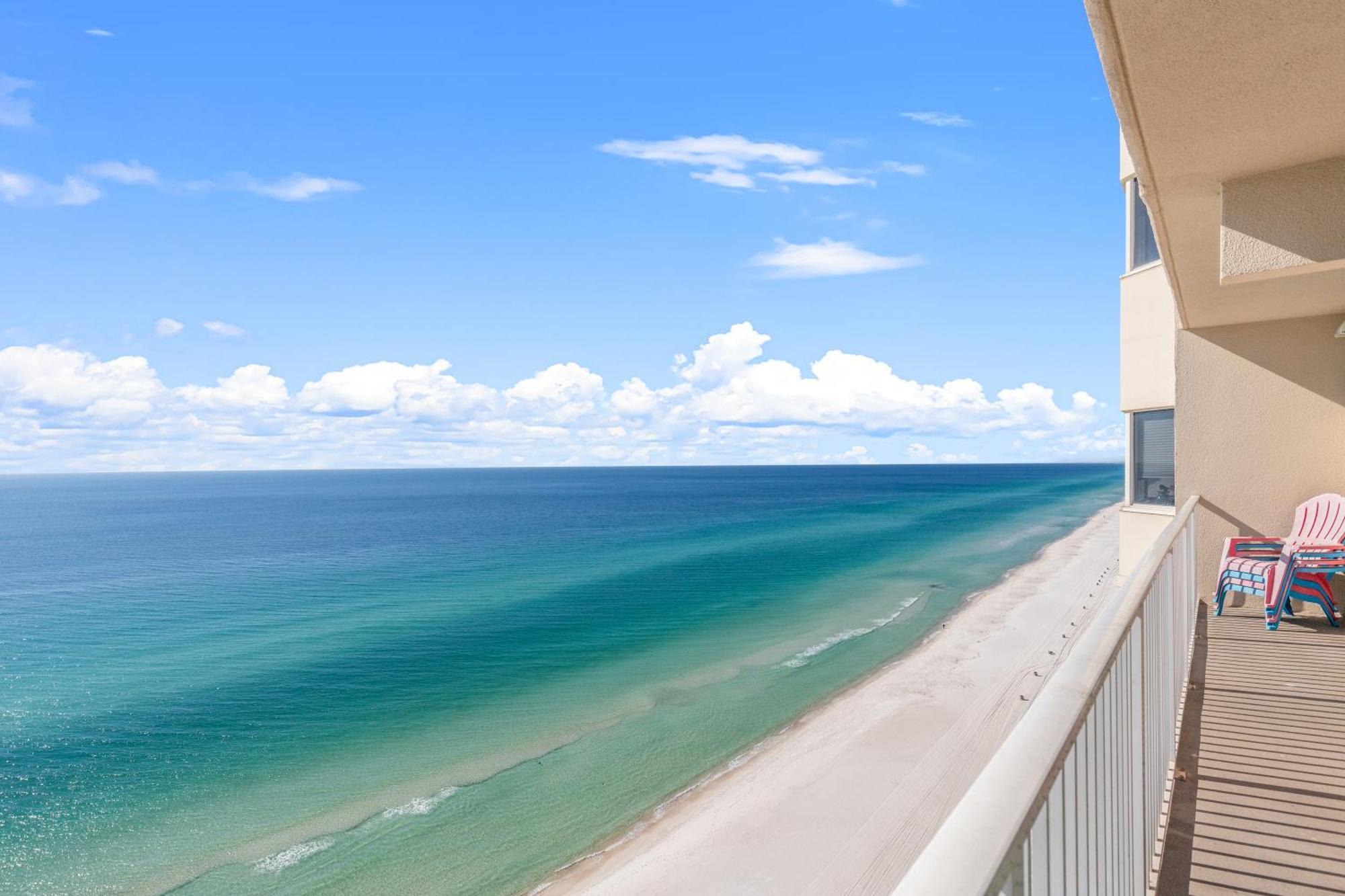 Tidewater Escape: 1br/2ba Beachfront Condo, Sleeps 6, Gulf Views & Comfort! Holiday home Panama City Beach