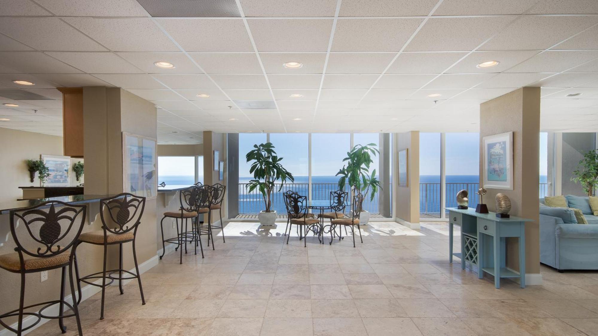 Holiday home Tidewater Escape: 1br/2ba Beachfront Condo, Sleeps 6, Gulf Views & Comfort! *