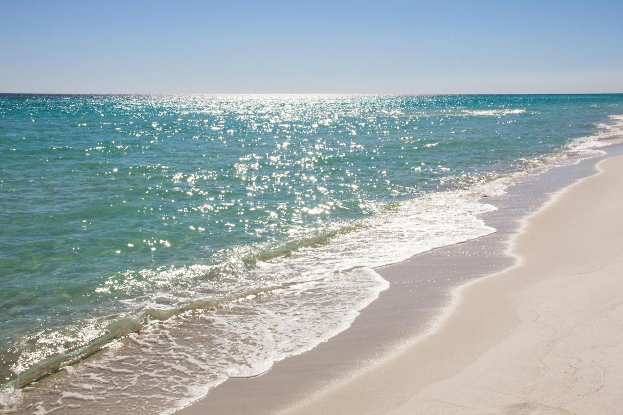 Tidewater Escape: 1br/2ba Beachfront Condo, Sleeps 6, Gulf Views & Comfort! * Panama City Beach