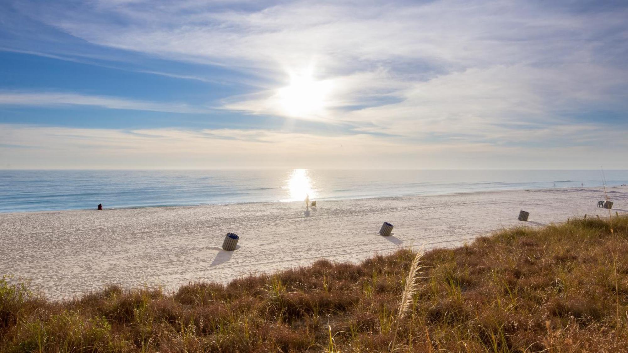 Tidewater Escape: 1br/2ba Beachfront Condo, Sleeps 6, Gulf Views & Comfort!