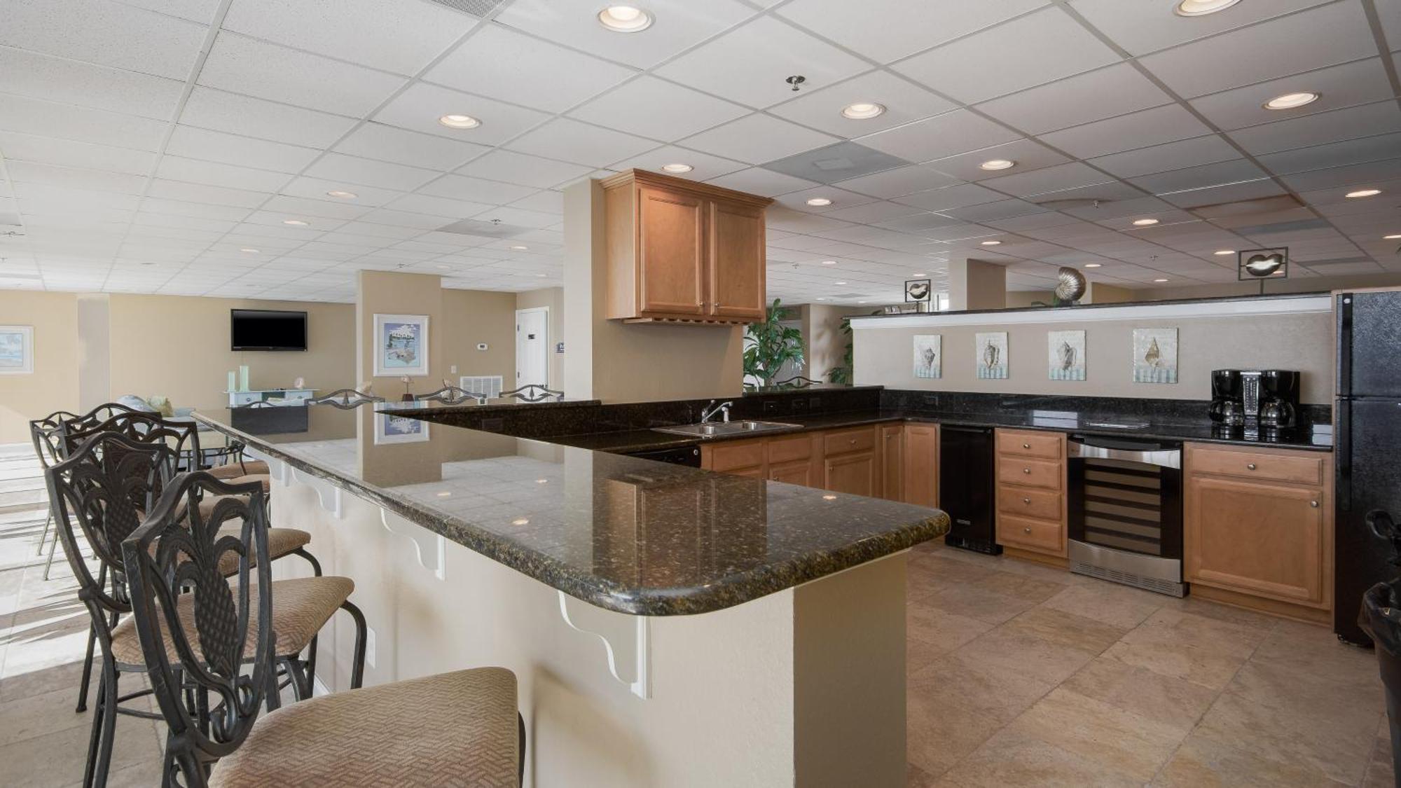 Tidewater Escape: 1br/2ba Beachfront Condo, Sleeps 6, Gulf Views & Comfort! Holiday home Panama City Beach
