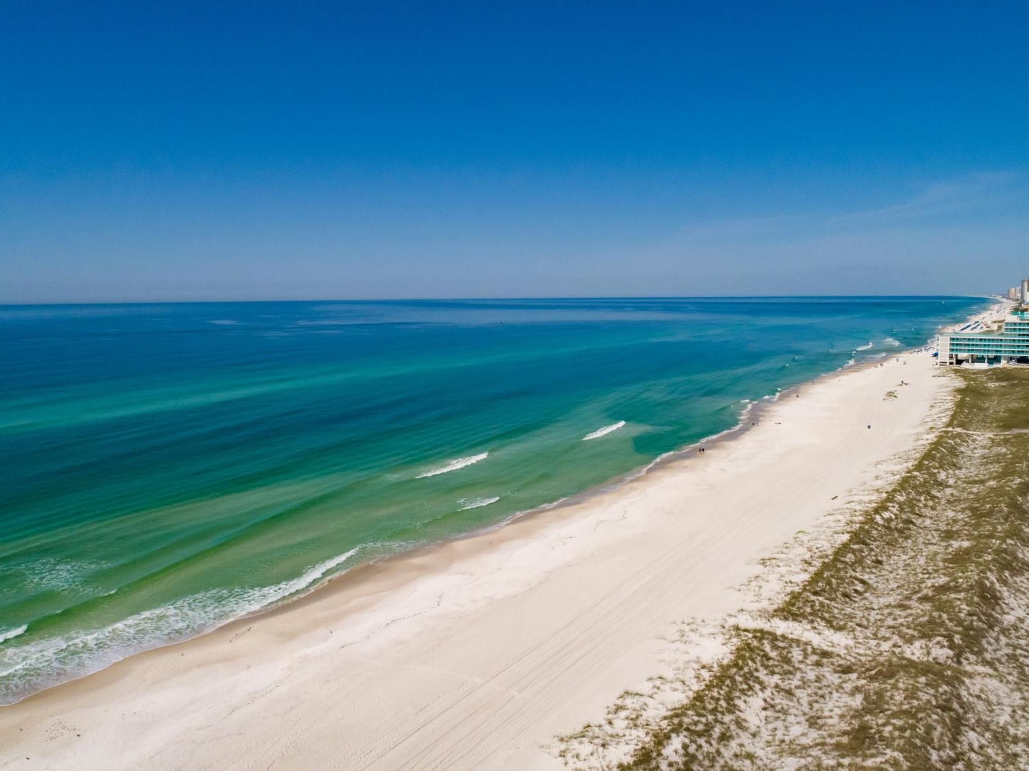 Holiday home Tidewater Escape: 1br/2ba Beachfront Condo, Sleeps 6, Gulf Views & Comfort!