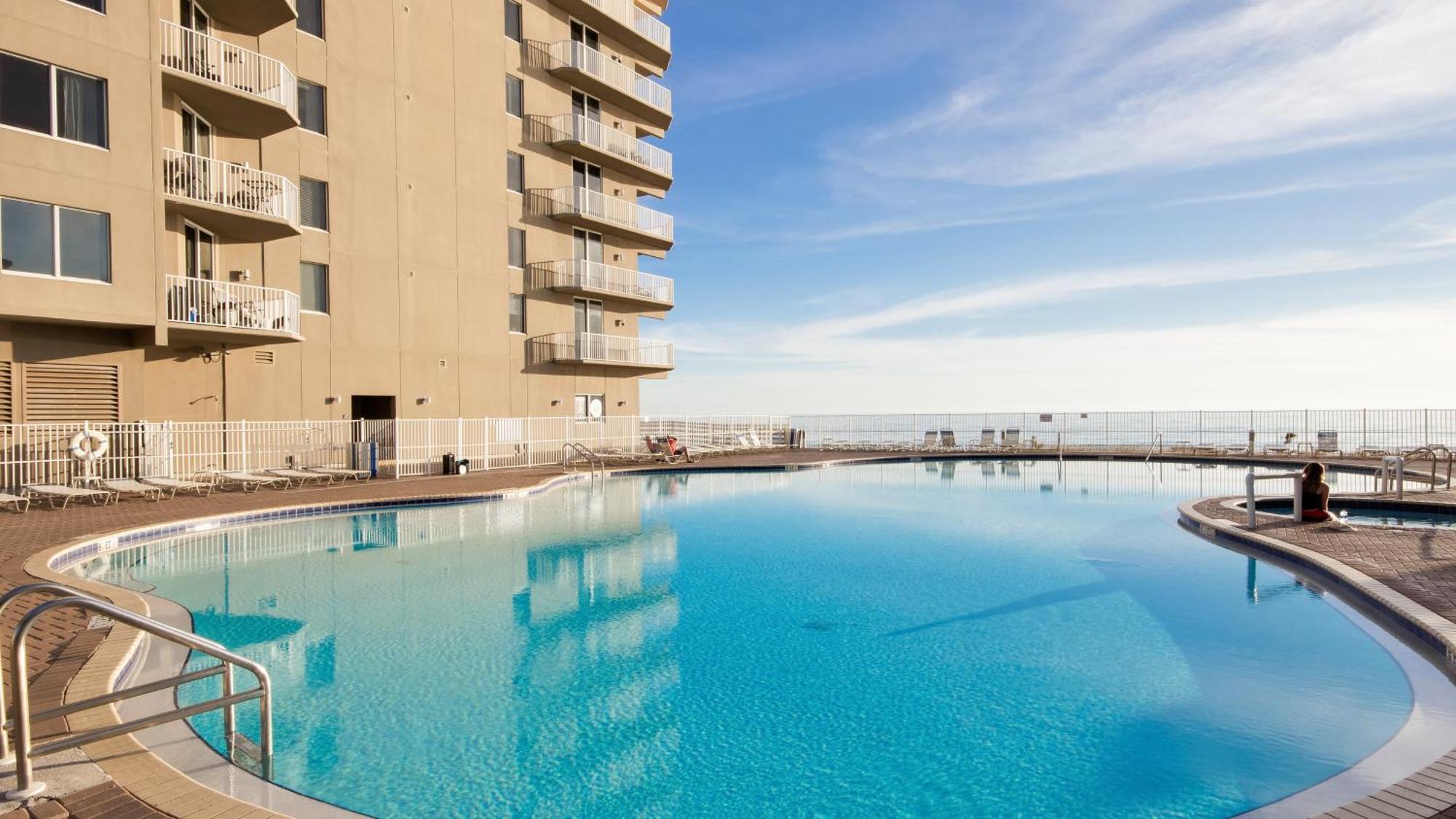 Holiday home Tidewater Escape: 1br/2ba Beachfront Condo, Sleeps 6, Gulf Views & Comfort! *