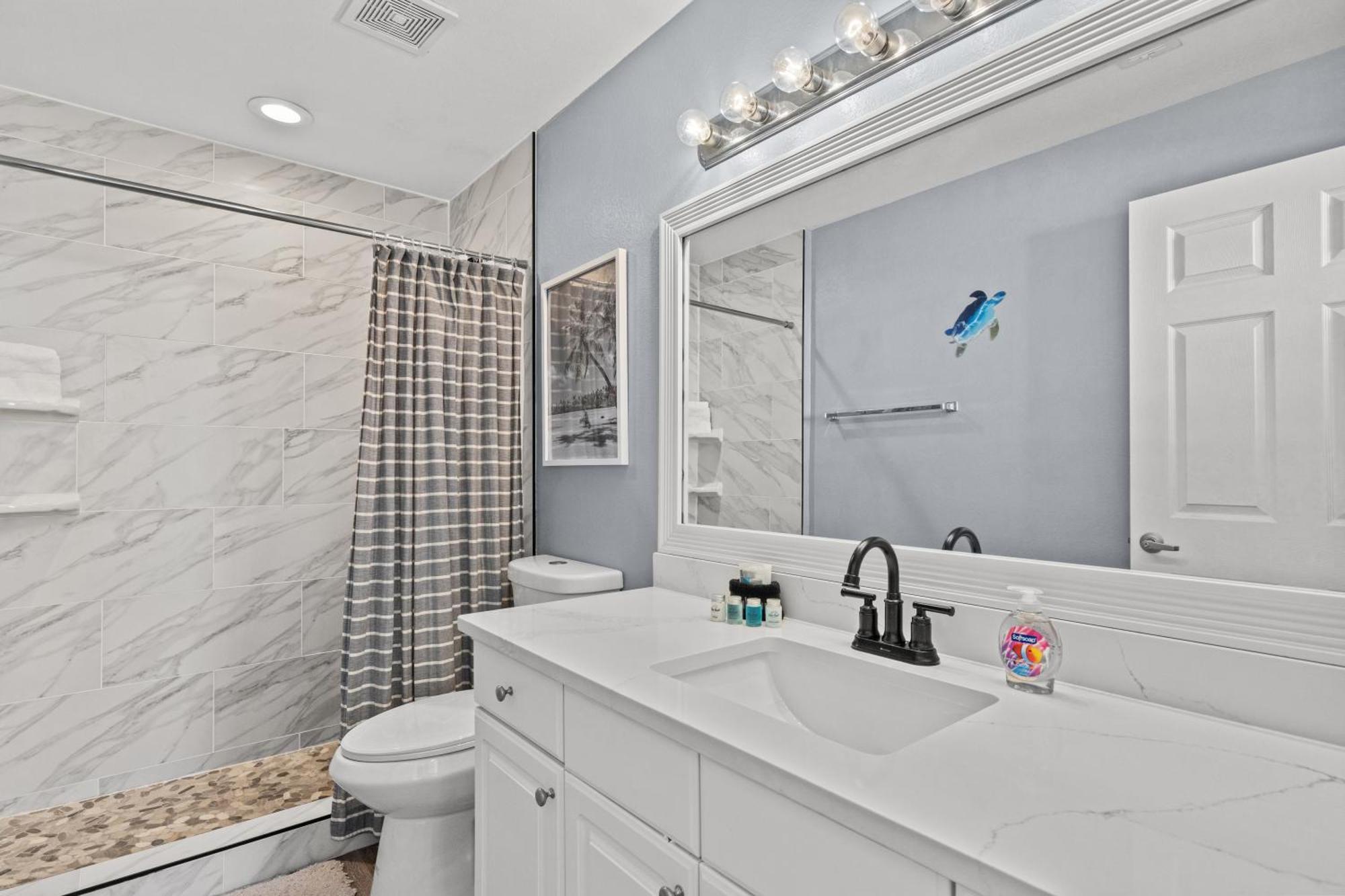 Tidewater Escape: 1br/2ba Beachfront Condo, Sleeps 6, Gulf Views & Comfort! Holiday home Panama City Beach
