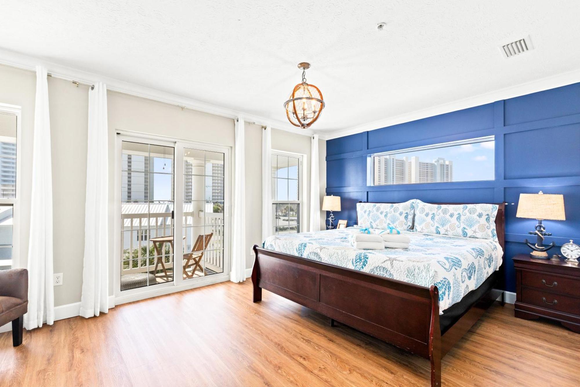 Sailors Cove: 5-bedroom, 45 Baths, Sleeps 12! Steps Away From The Beach! Holiday home Panama City Beach