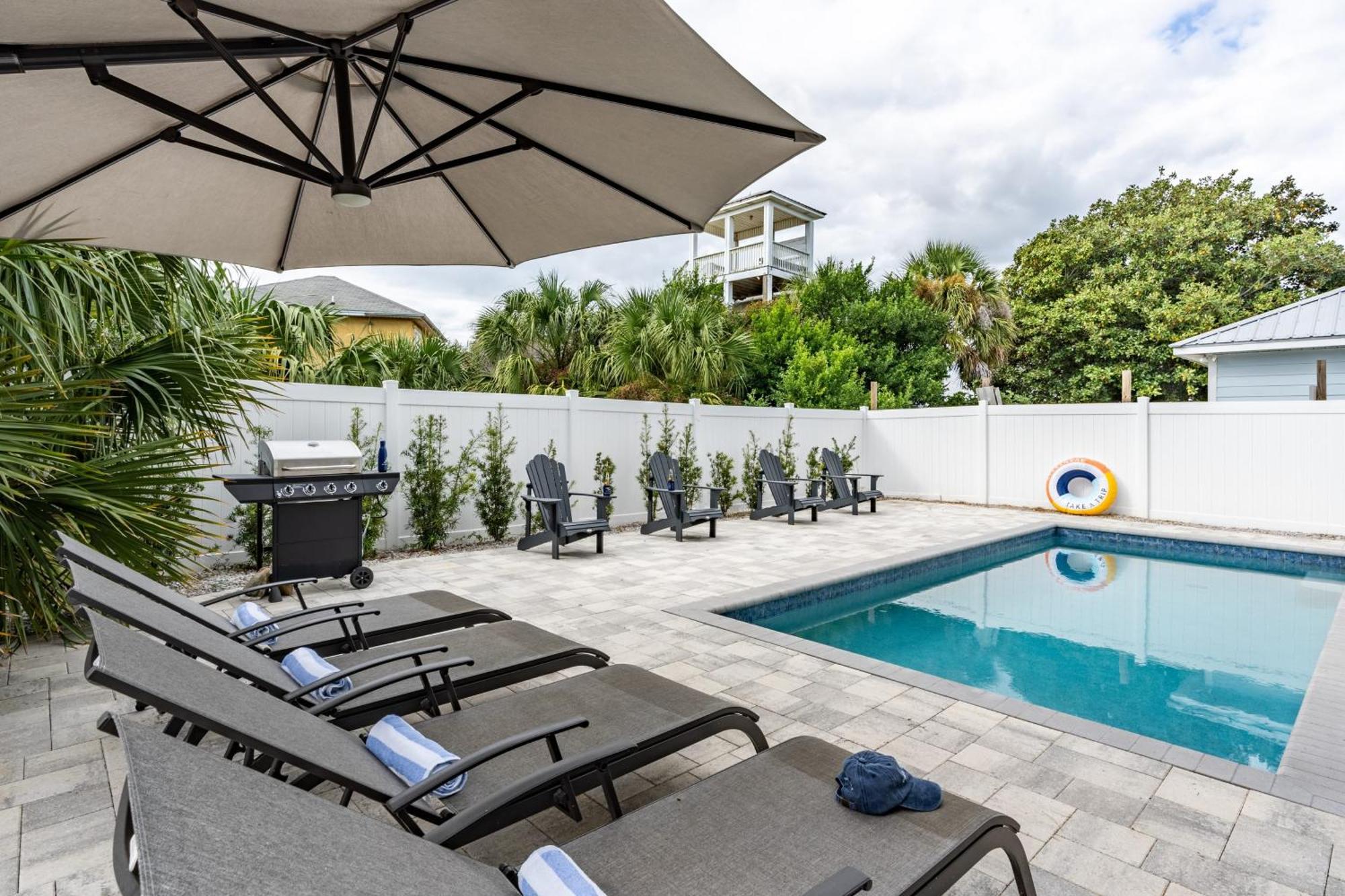 Modern 5bdr W Private Pool 2 Min Walk To The Montoute By Avantstay * Panama City Beach