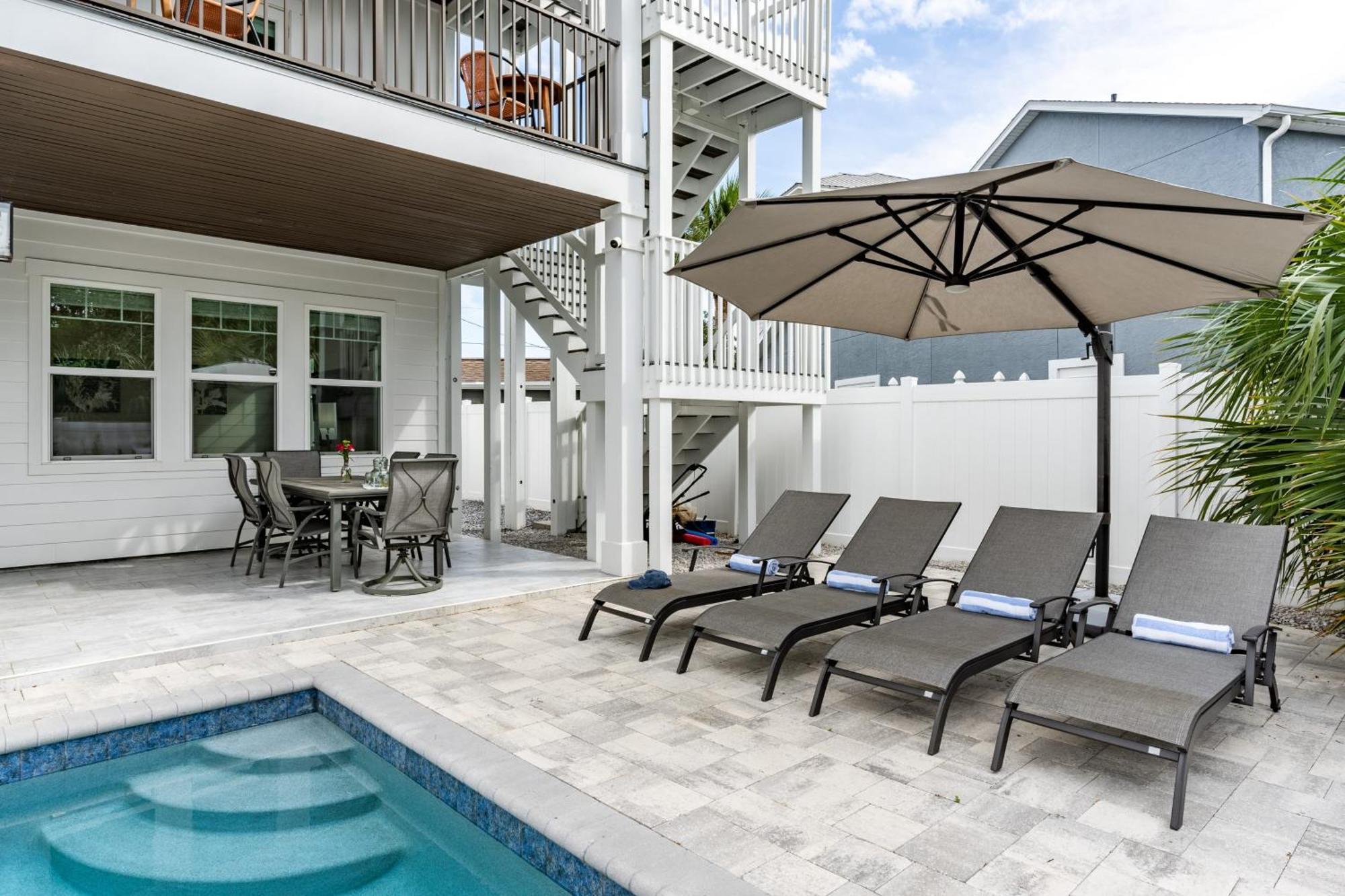 Modern 5bdr W Private Pool 2 Min Walk To The Montoute By Avantstay *