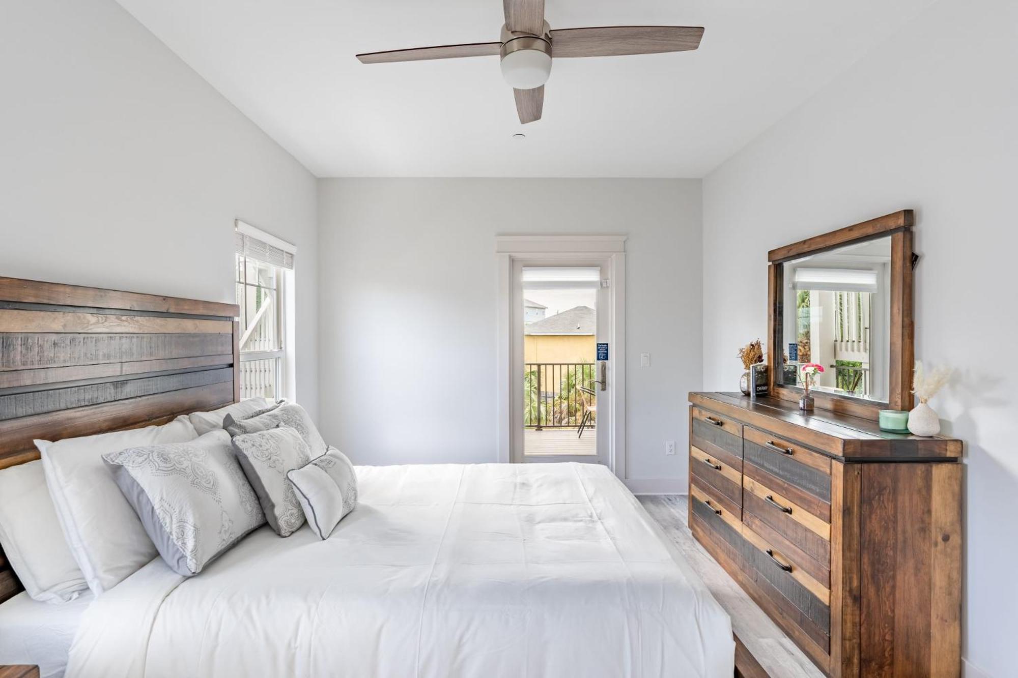 Modern 5bdr W Private Pool 2 Min Walk To The Montoute By Avantstay Holiday home Panama City Beach