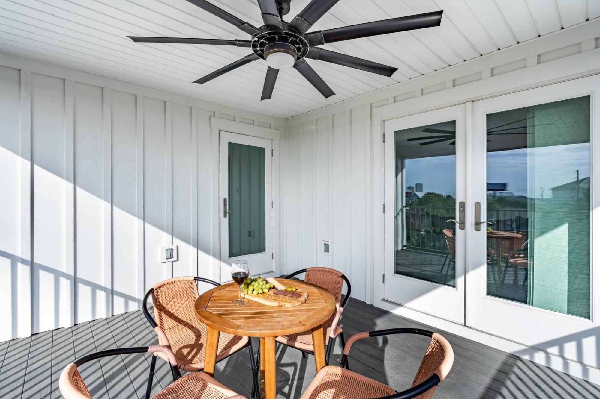 Modern 5bdr W Private Pool 2 Min Walk To The Montoute By Avantstay Panama City Beach