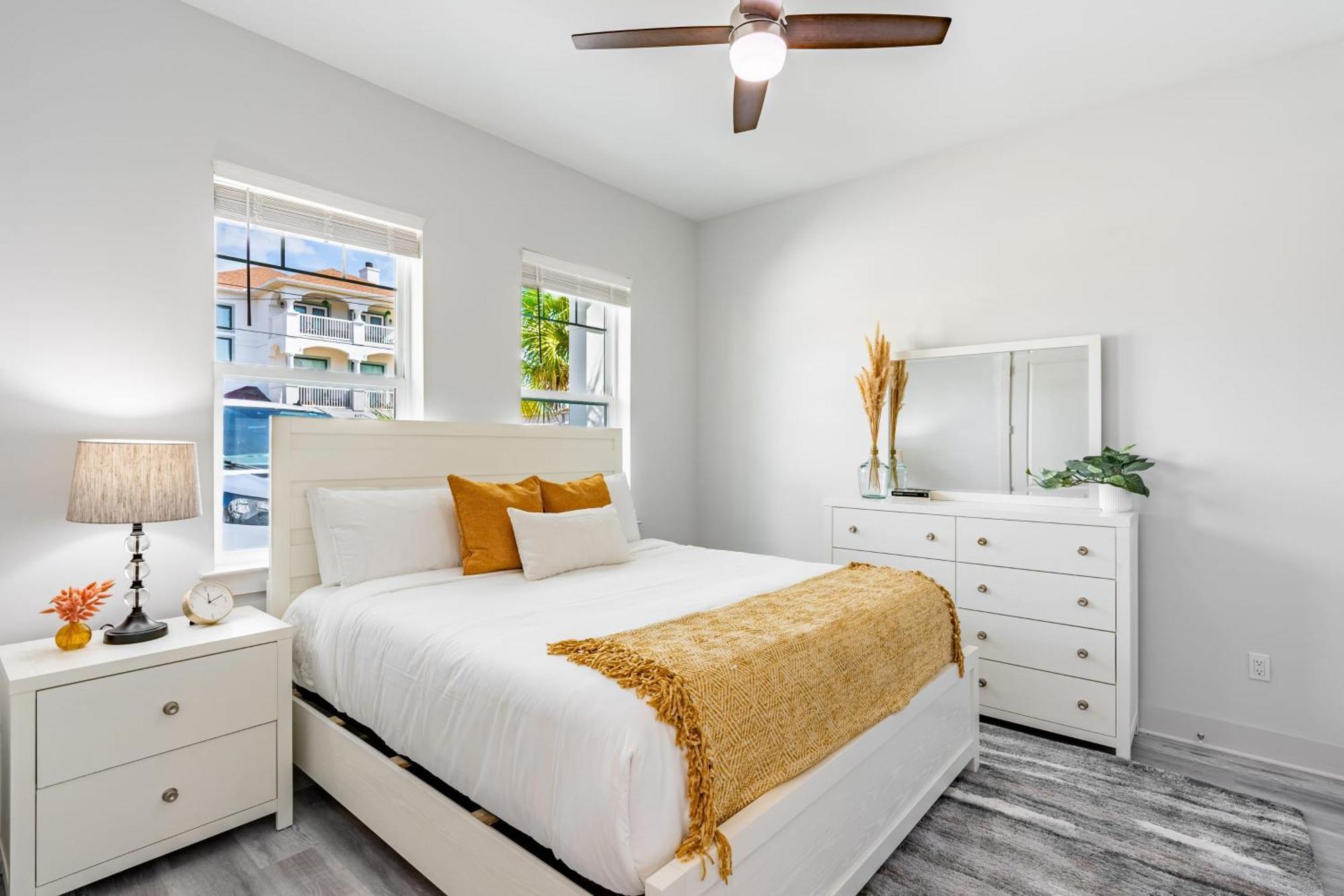 Modern 5bdr W Private Pool 2 Min Walk To The Montoute By Avantstay * Panama City Beach