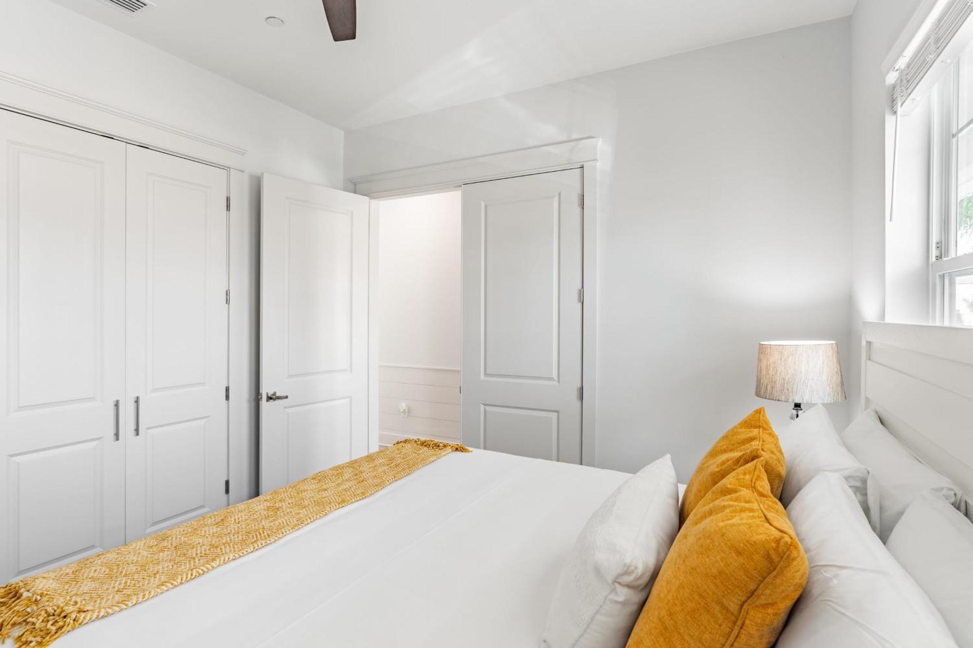 Modern 5bdr W Private Pool 2 Min Walk To The Montoute By Avantstay Holiday home