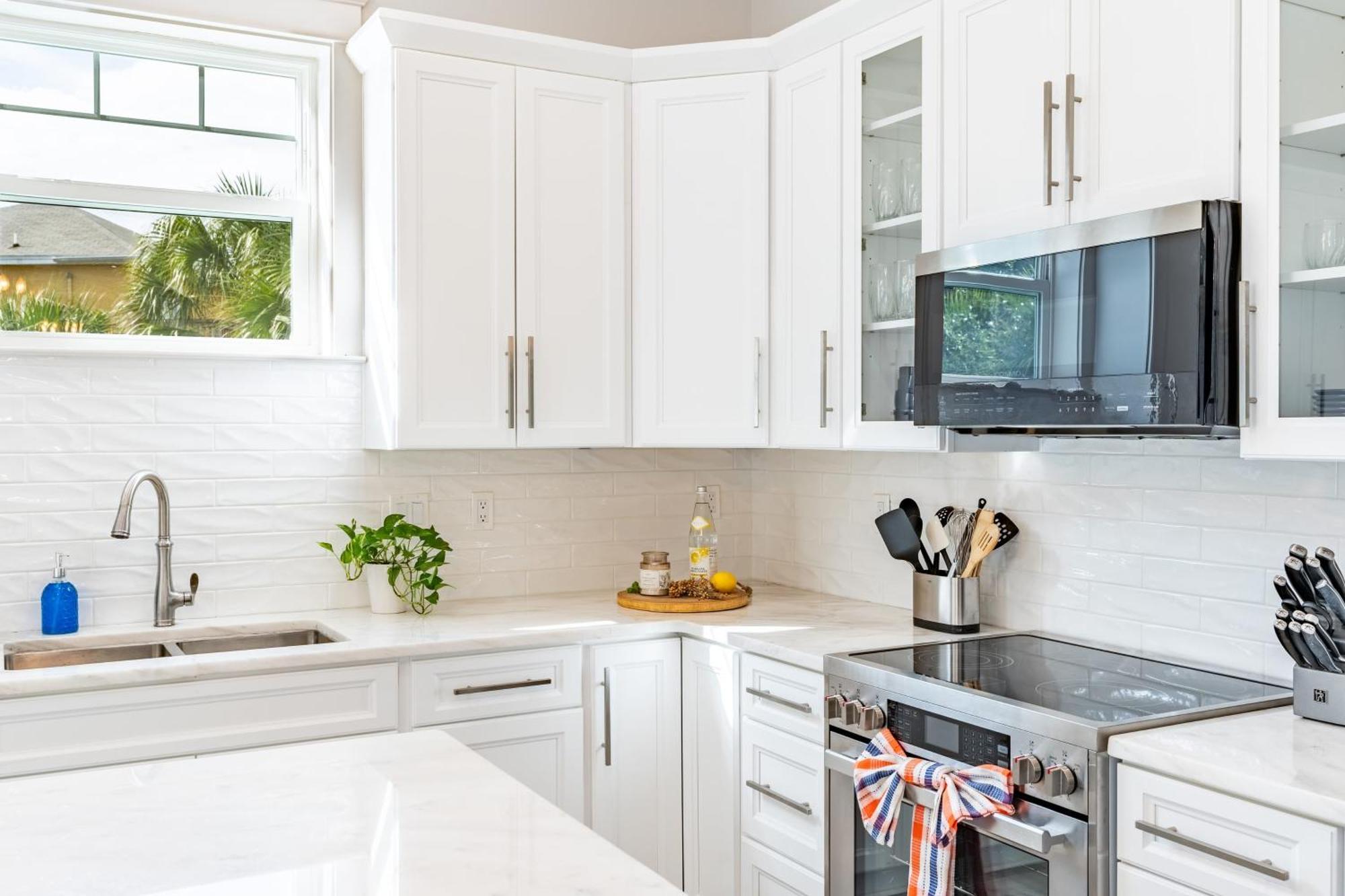Modern 5bdr W Private Pool 2 Min Walk To The Montoute By Avantstay Holiday home *