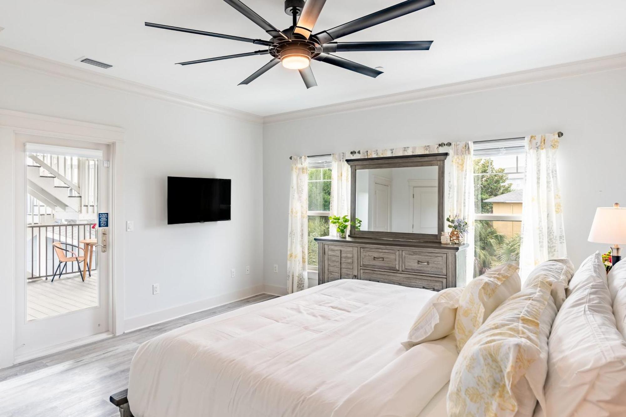 Modern 5bdr W Private Pool 2 Min Walk To The Montoute By Avantstay Holiday home Panama City Beach