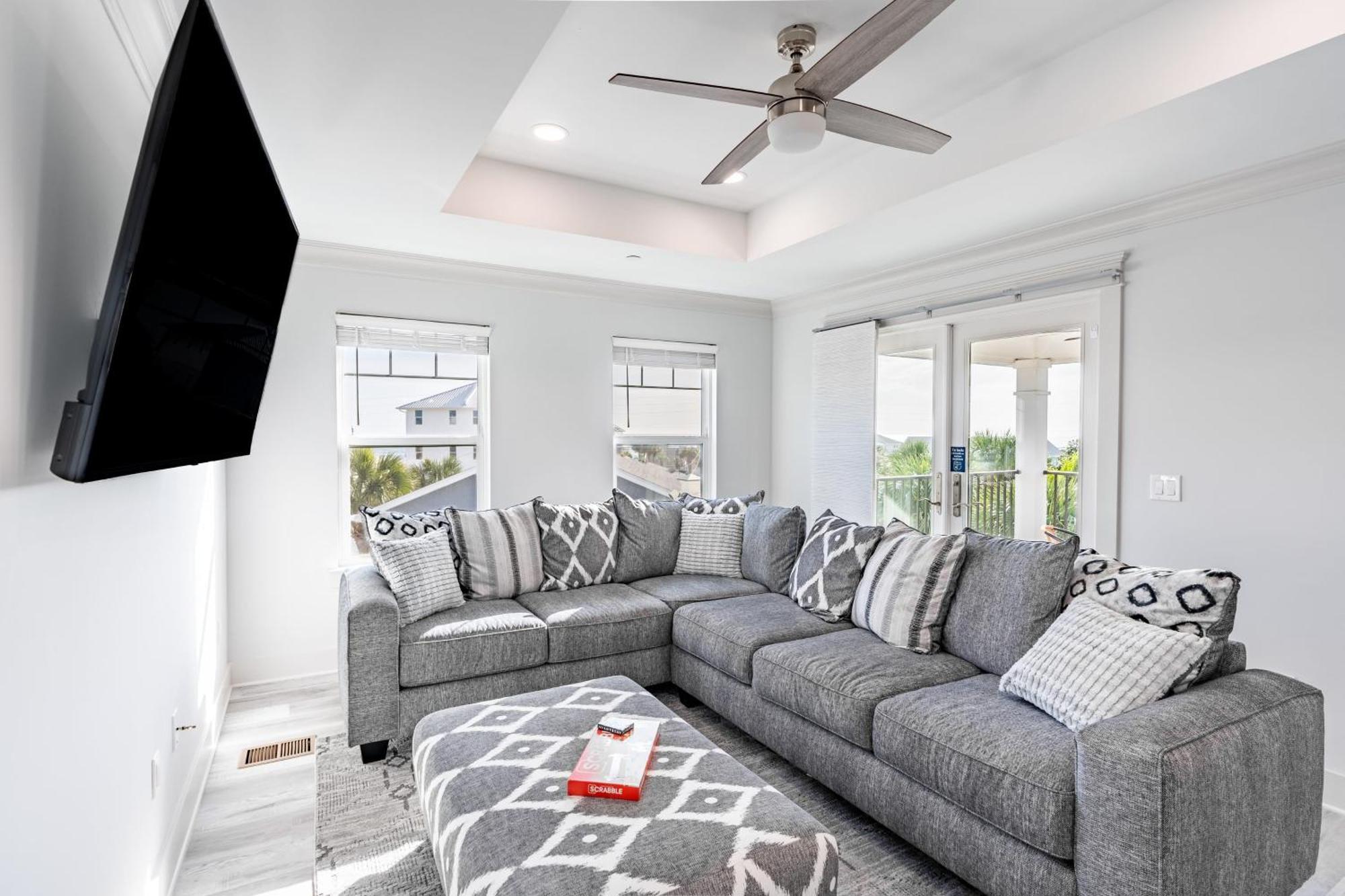Modern 5bdr W Private Pool 2 Min Walk To The Montoute By Avantstay * Panama City Beach