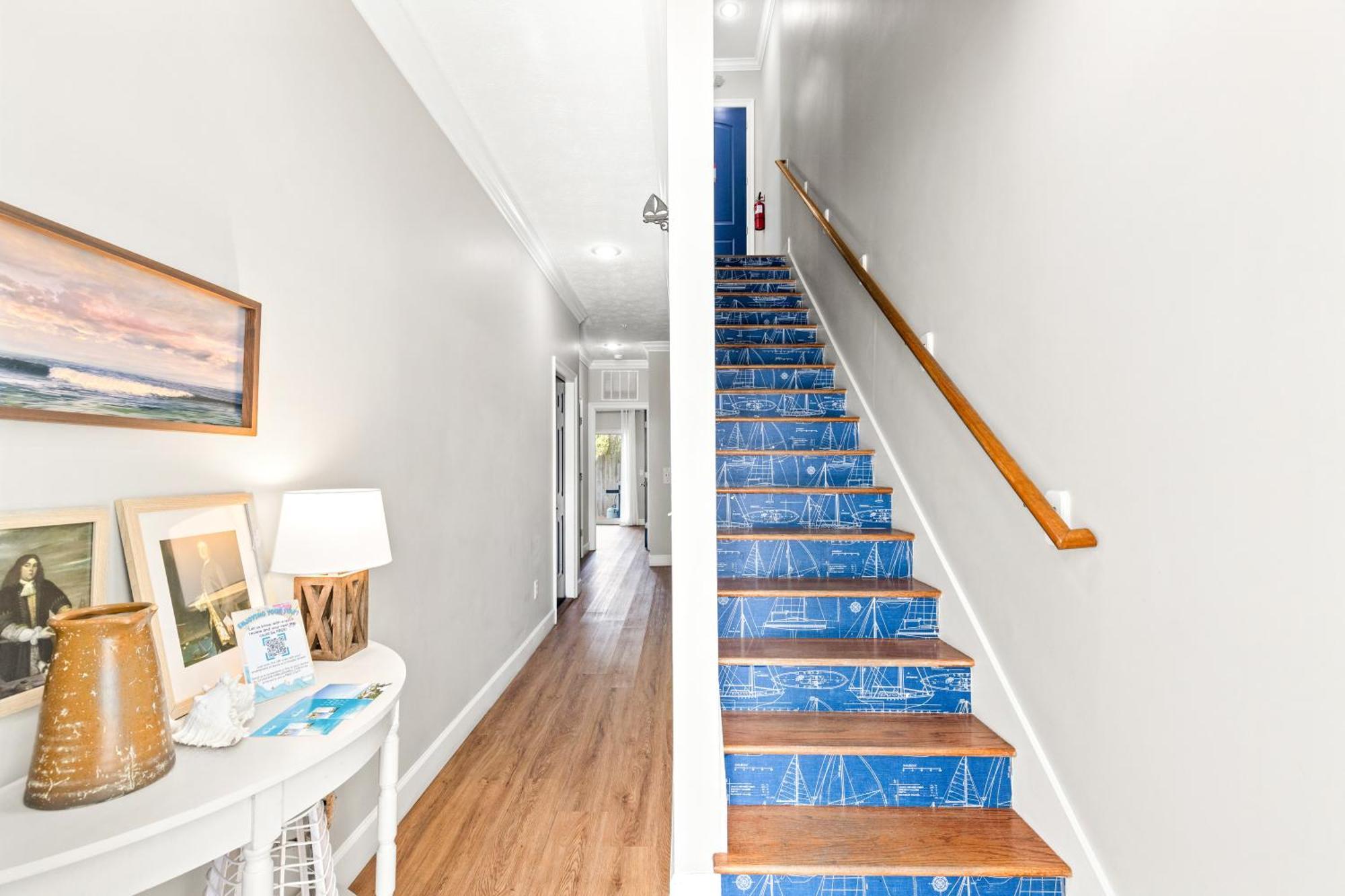 Sailors Cove: 5-bedroom, 45 Baths, Sleeps 12! Steps Away From The Beach! Panama City Beach