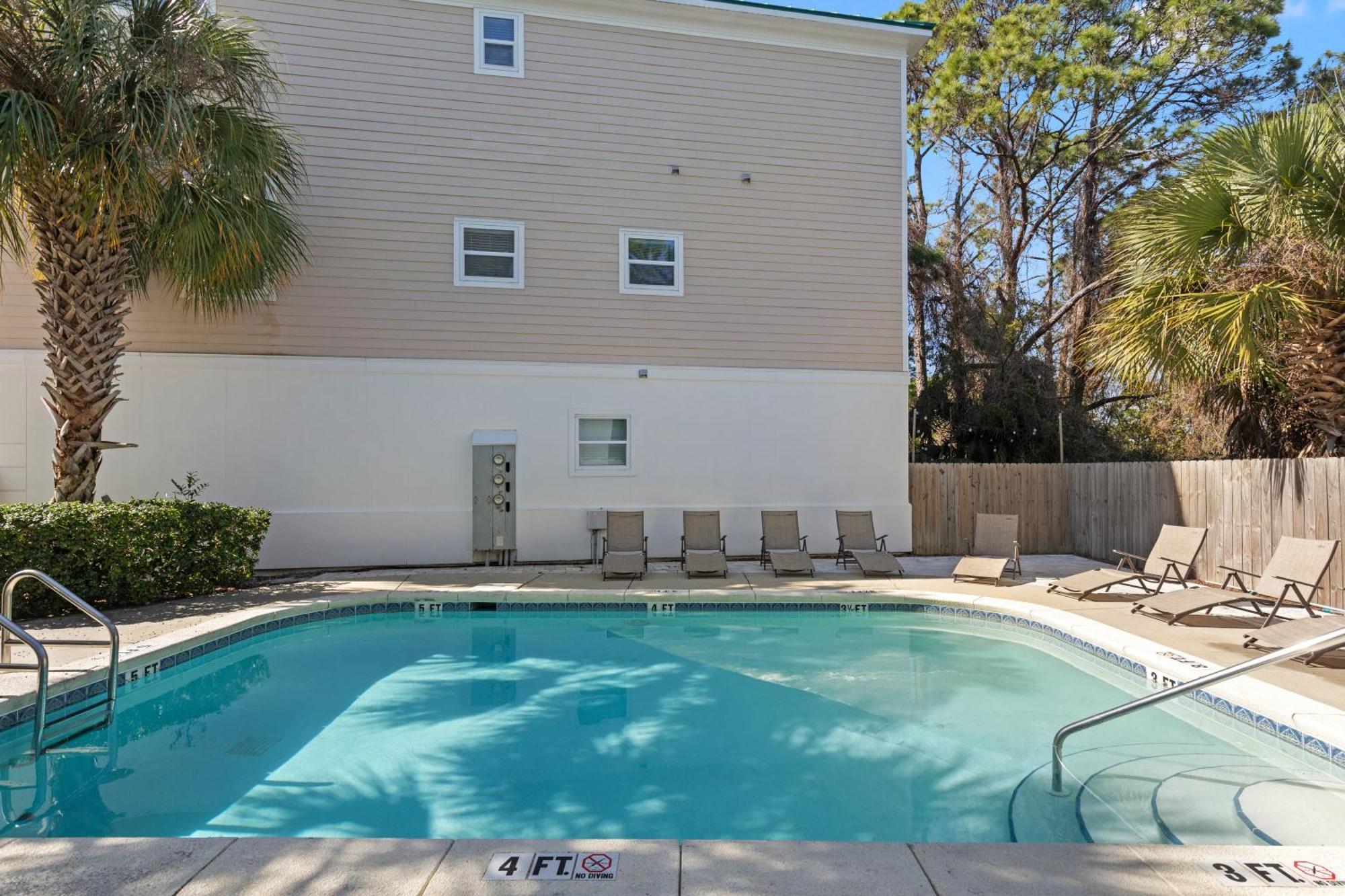 Sailors Cove: 5-bedroom, 45 Baths, Sleeps 12! Steps Away From The Beach! * Panama City Beach