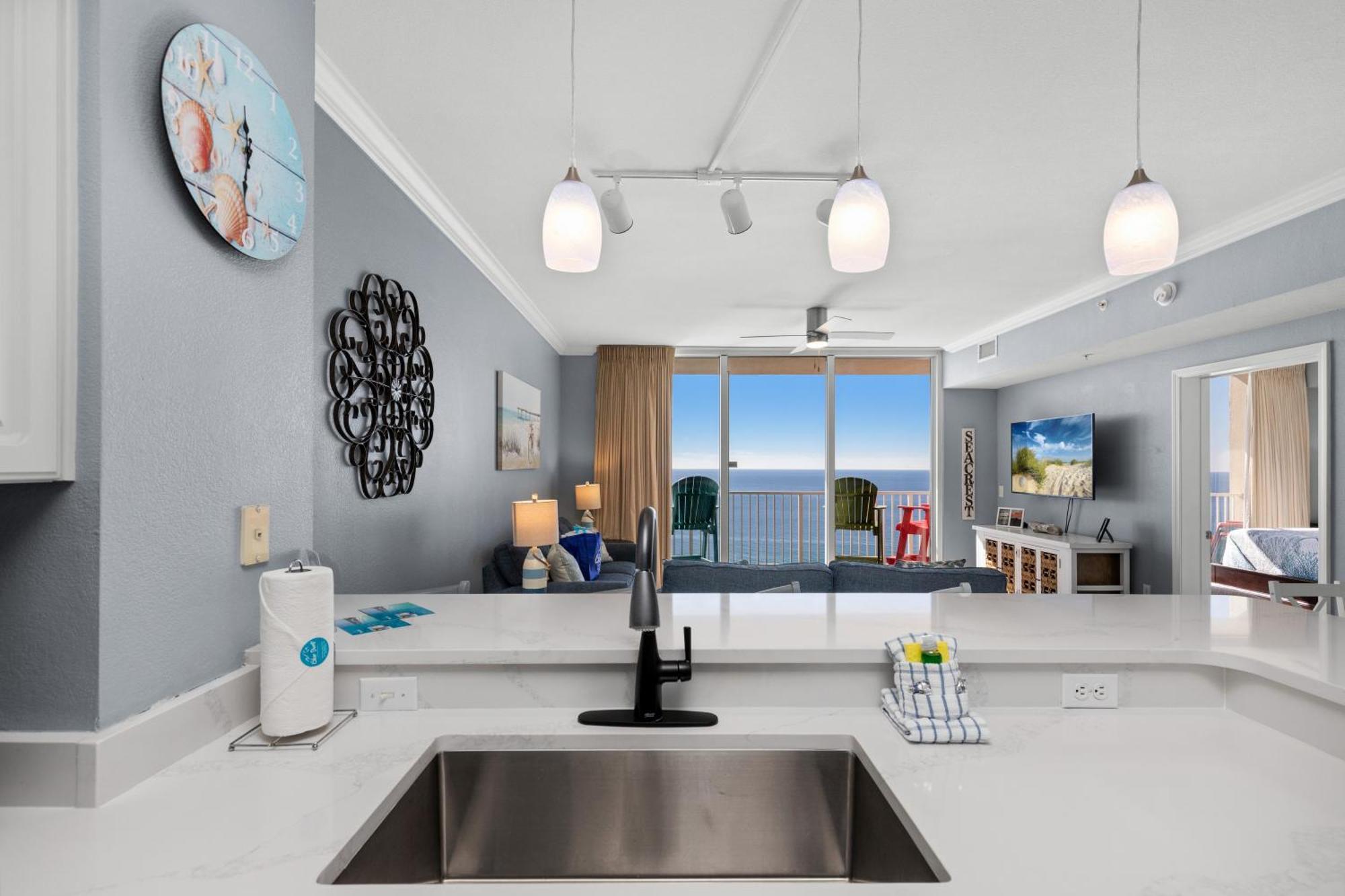 Holiday home Tidewater Escape: 1br/2ba Beachfront Condo, Sleeps 6, Gulf Views & Comfort! Panama City Beach