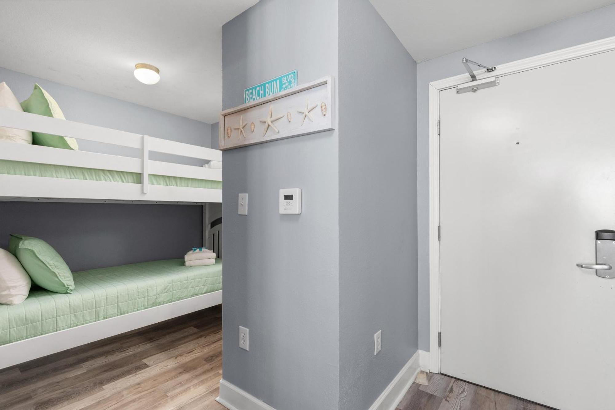 Tidewater Escape: 1br/2ba Beachfront Condo, Sleeps 6, Gulf Views & Comfort! Holiday home Panama City Beach