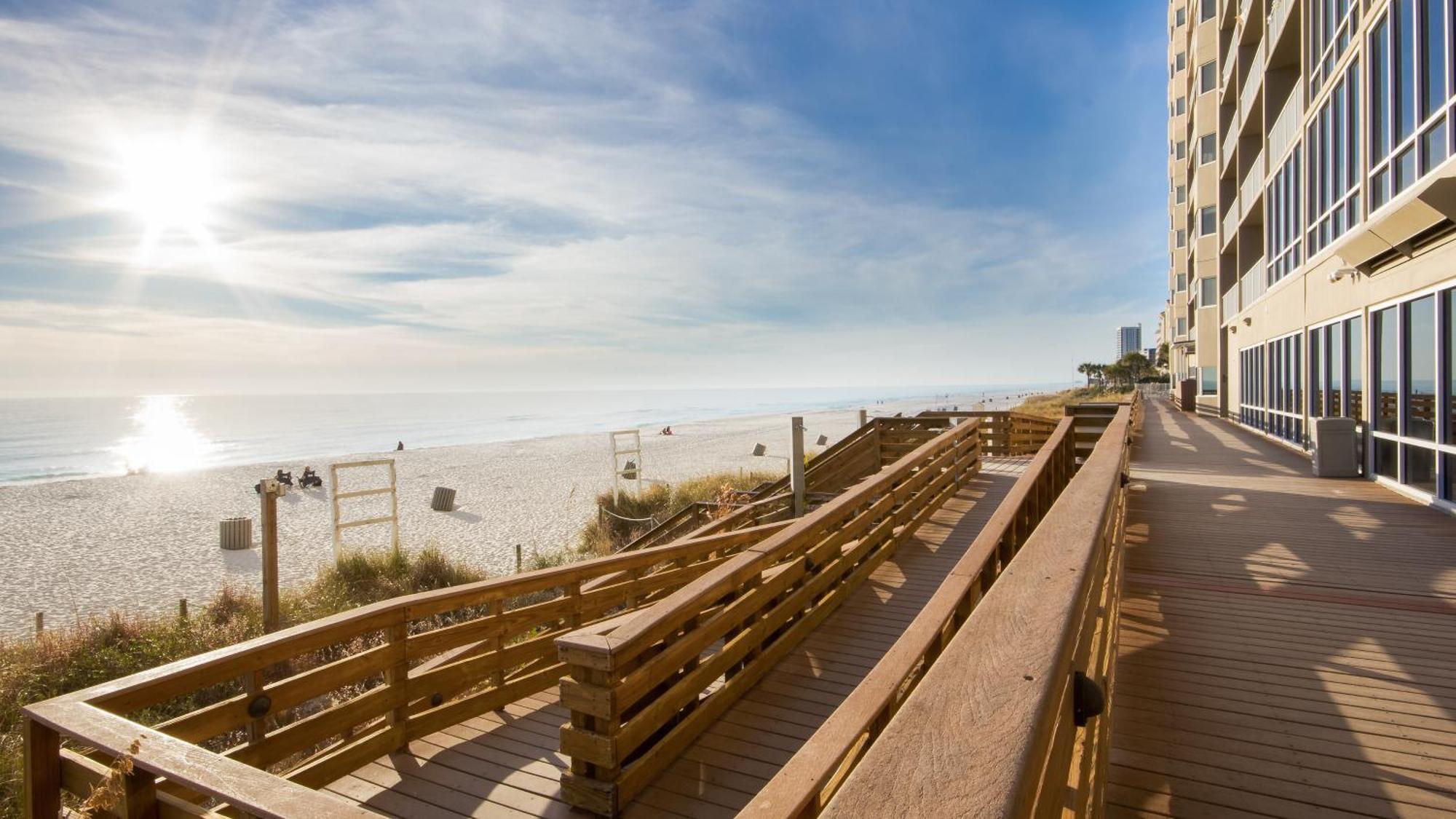 Tidewater Escape: 1br/2ba Beachfront Condo, Sleeps 6, Gulf Views & Comfort! Panama City Beach