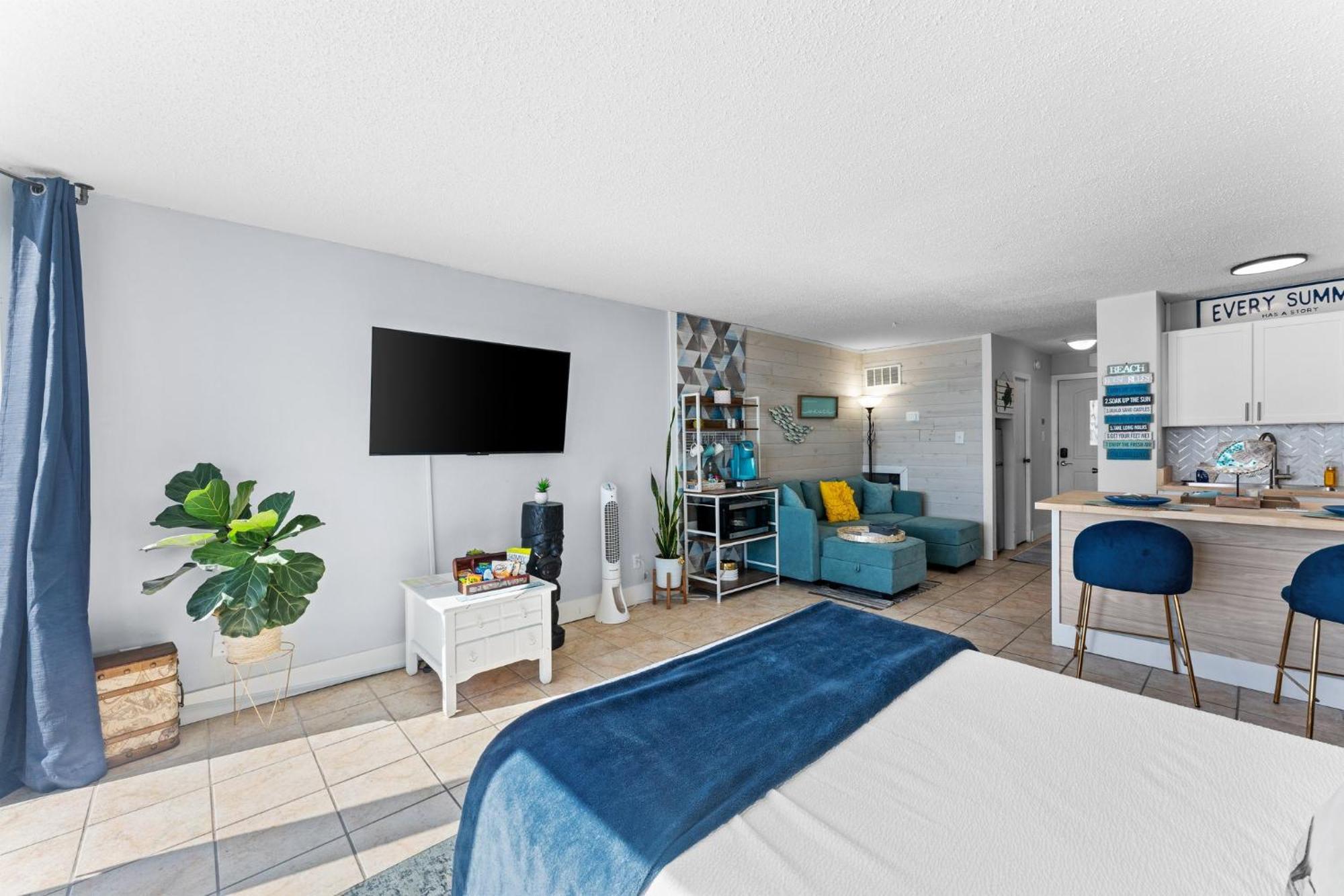 Apartment Seaview At Of The Gulf #823 By Nautical *