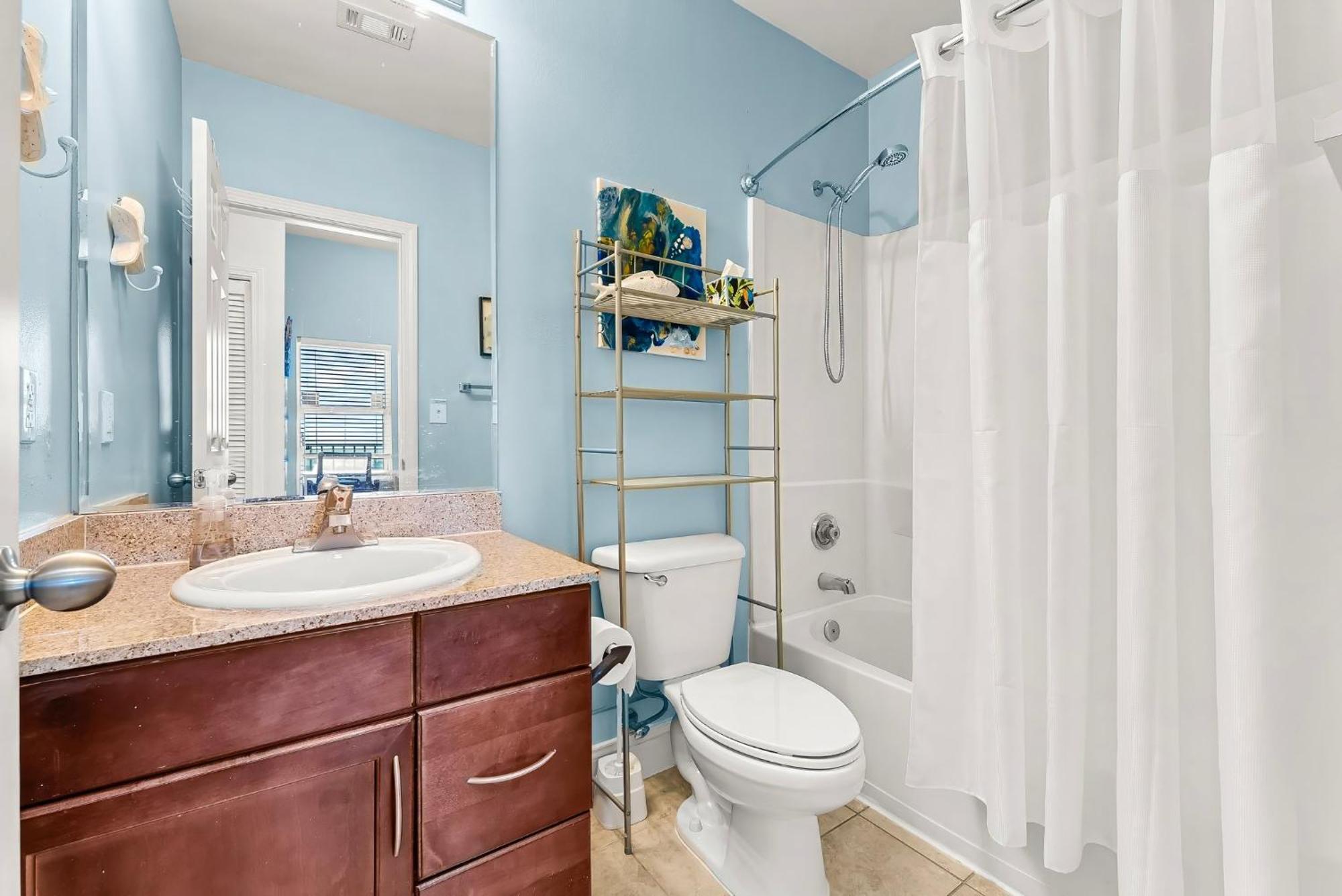 Laketown Wharf 2124 Apartment *
