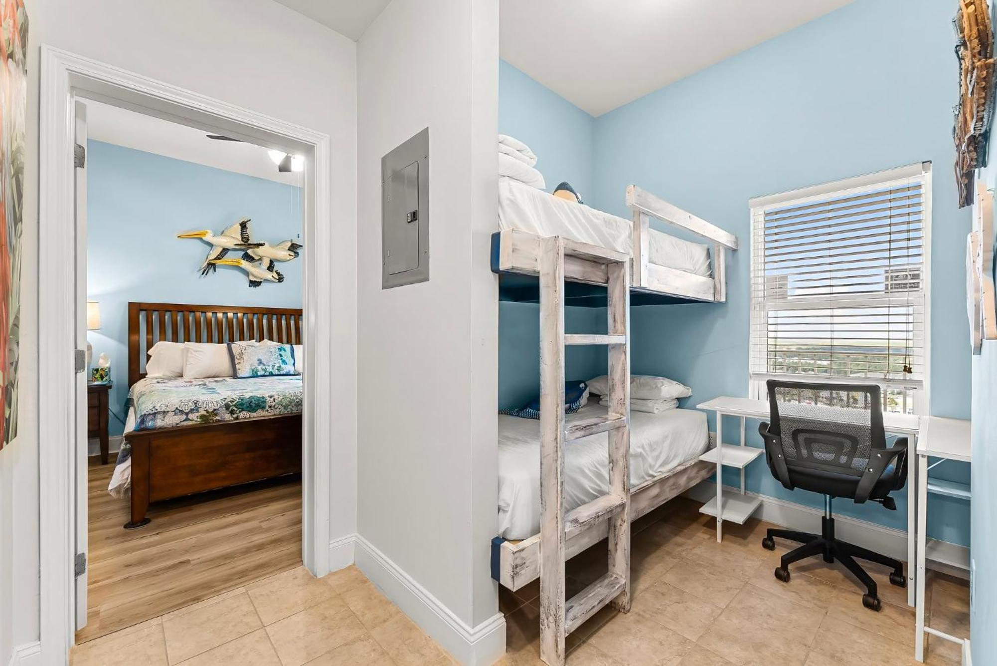 Laketown Wharf 2124 Apartment *