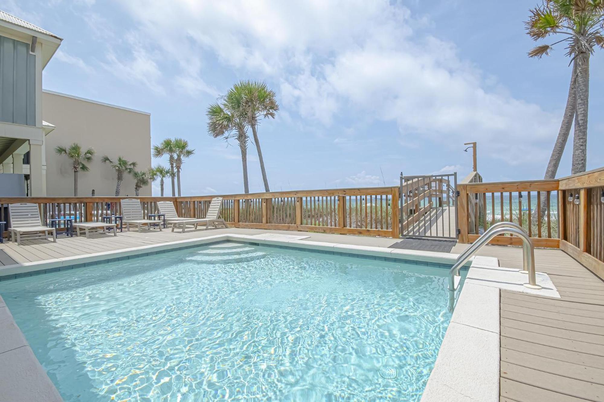 The Tourist Trap - Heated Private Beachfront Pool! Gorgeous!!! Holiday home