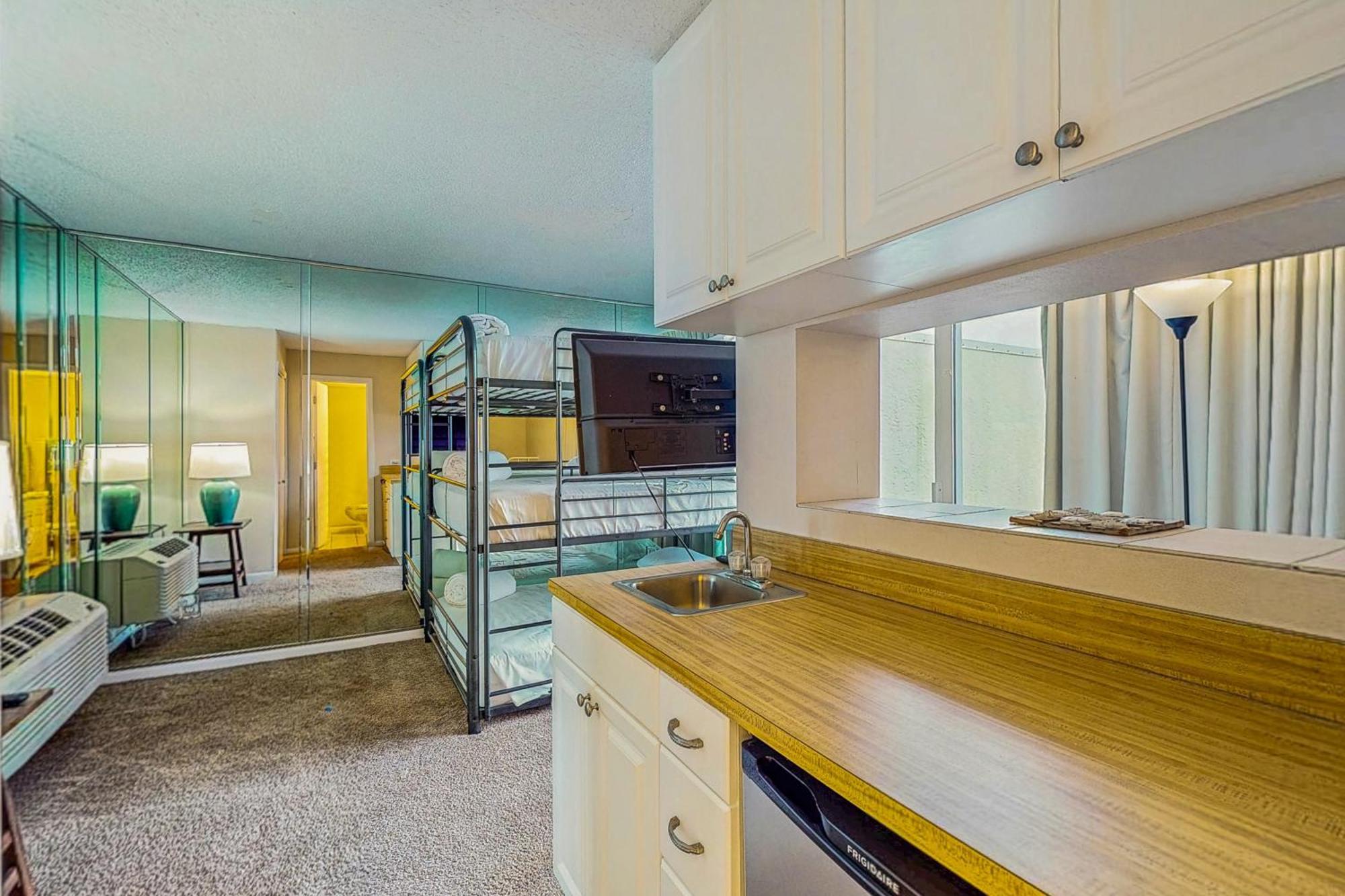 Apartment Edgewater T One 1204 *