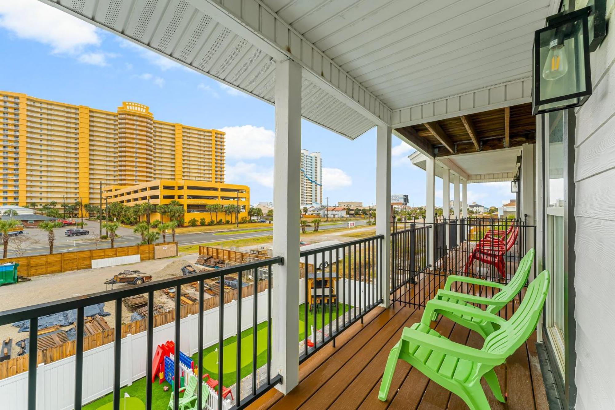 Apartment Lime And Dandy Pool Golf Grill Bar Games Near